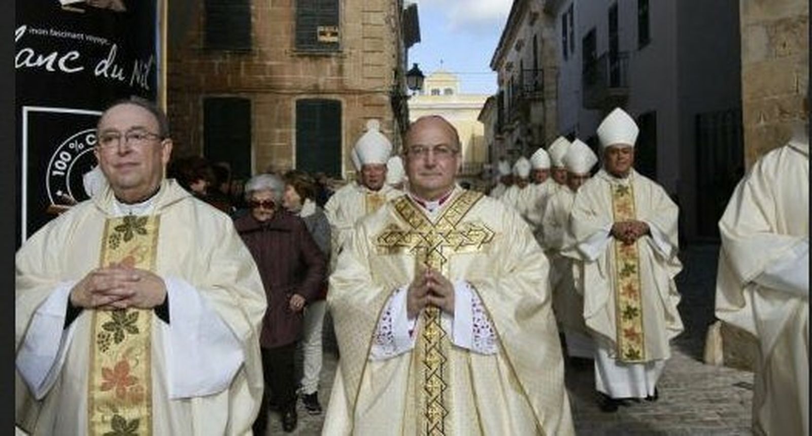 Procesión de entrada del nuevo obispo