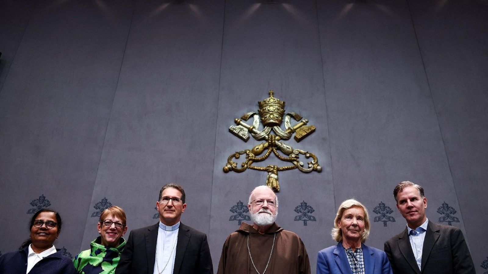 Los responsables del informe, en el Vaticano