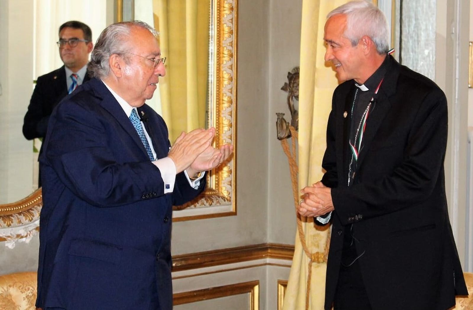 Arzobispo Jorge Carlos Patrón Wong, galardonado por gobierno de México