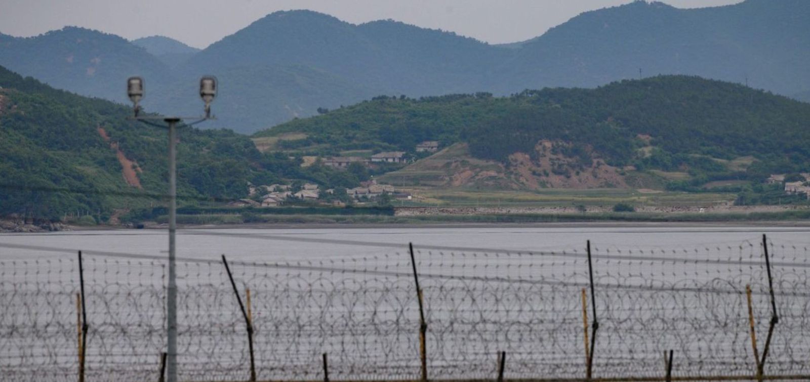 La valla que separa Corea del Norte y Corea del Sur