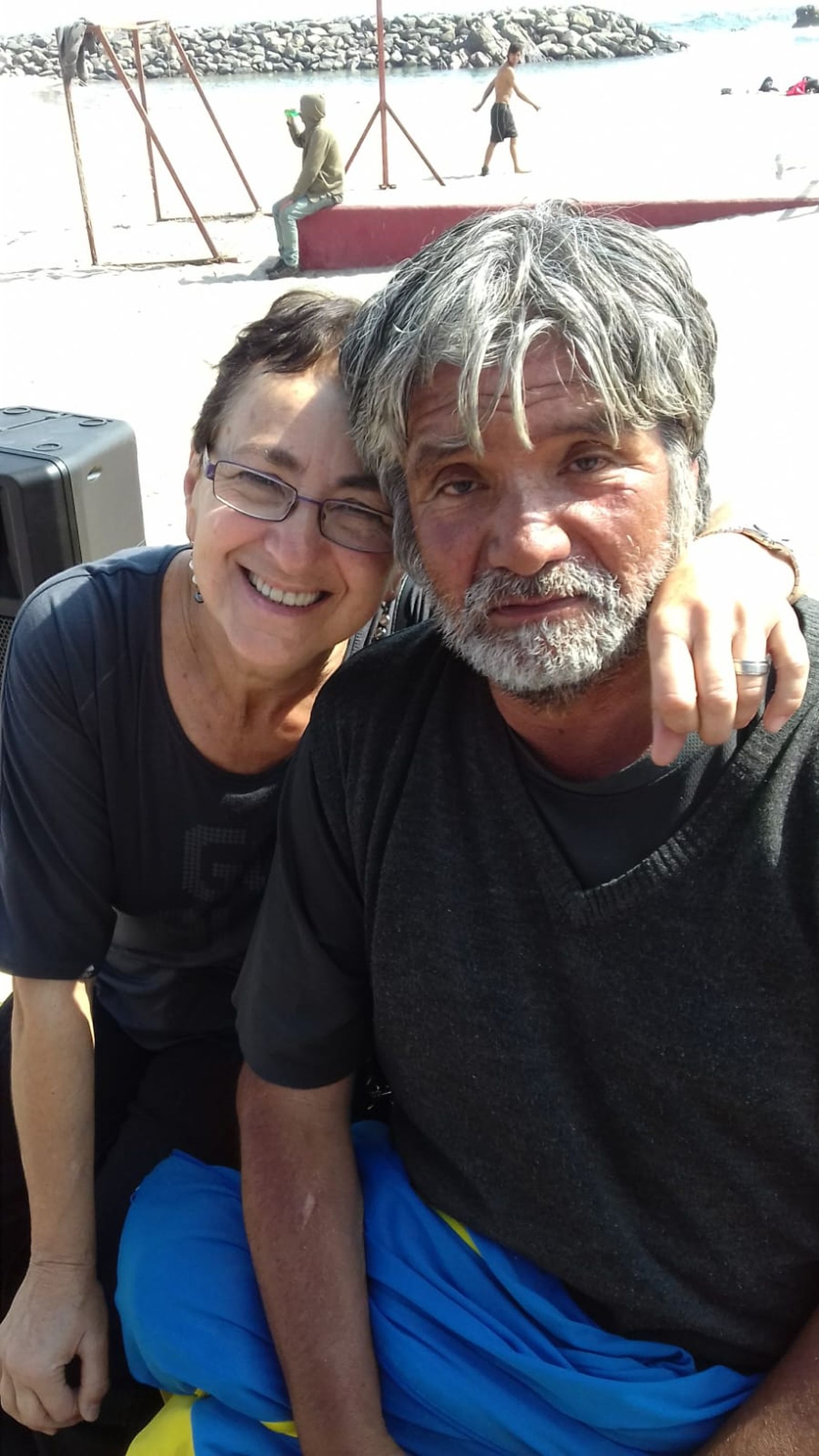 Maria Jesús acompañada de una persona en situación de calle