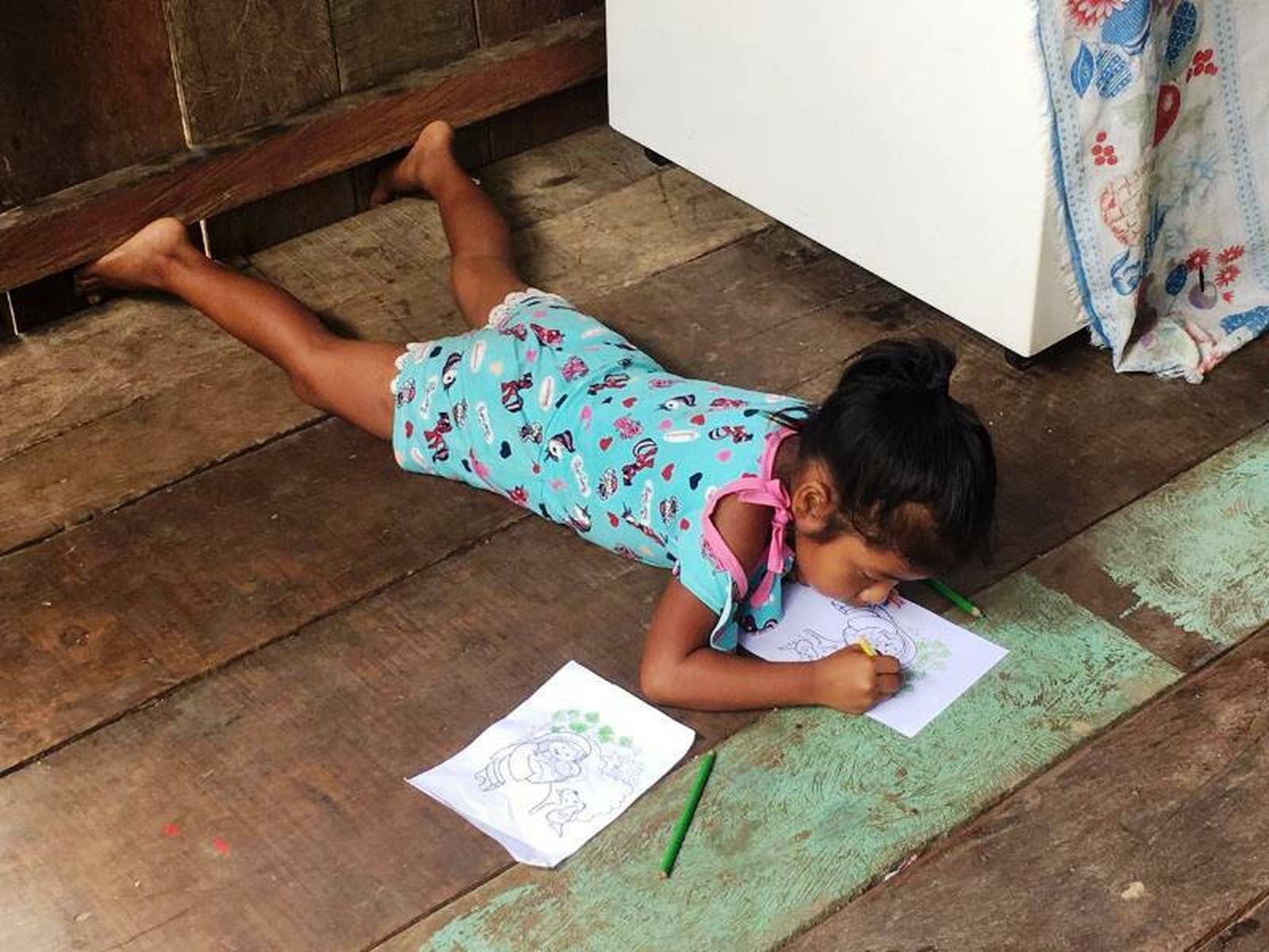 Misión cogida con alfileres pero en colores