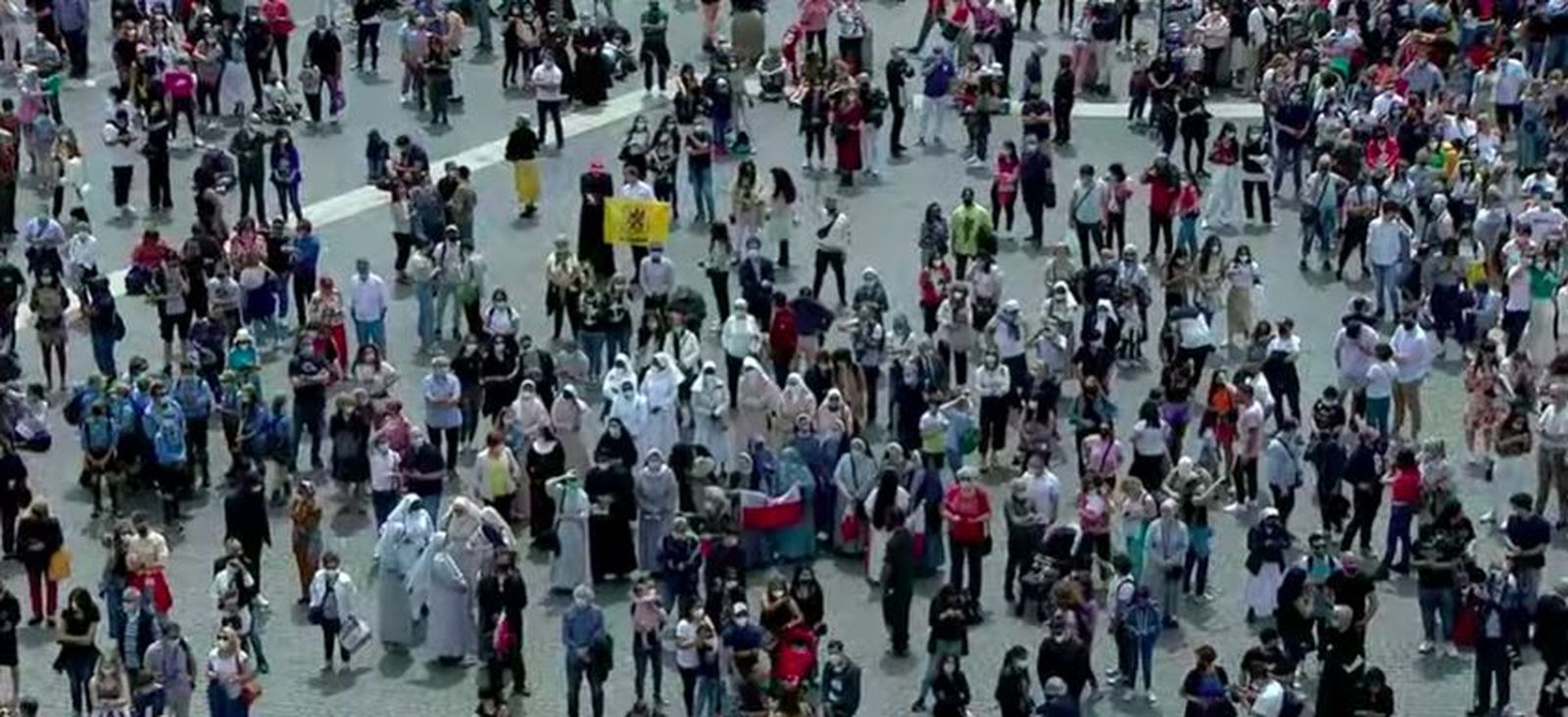 Centenares de fieles en San Pedro