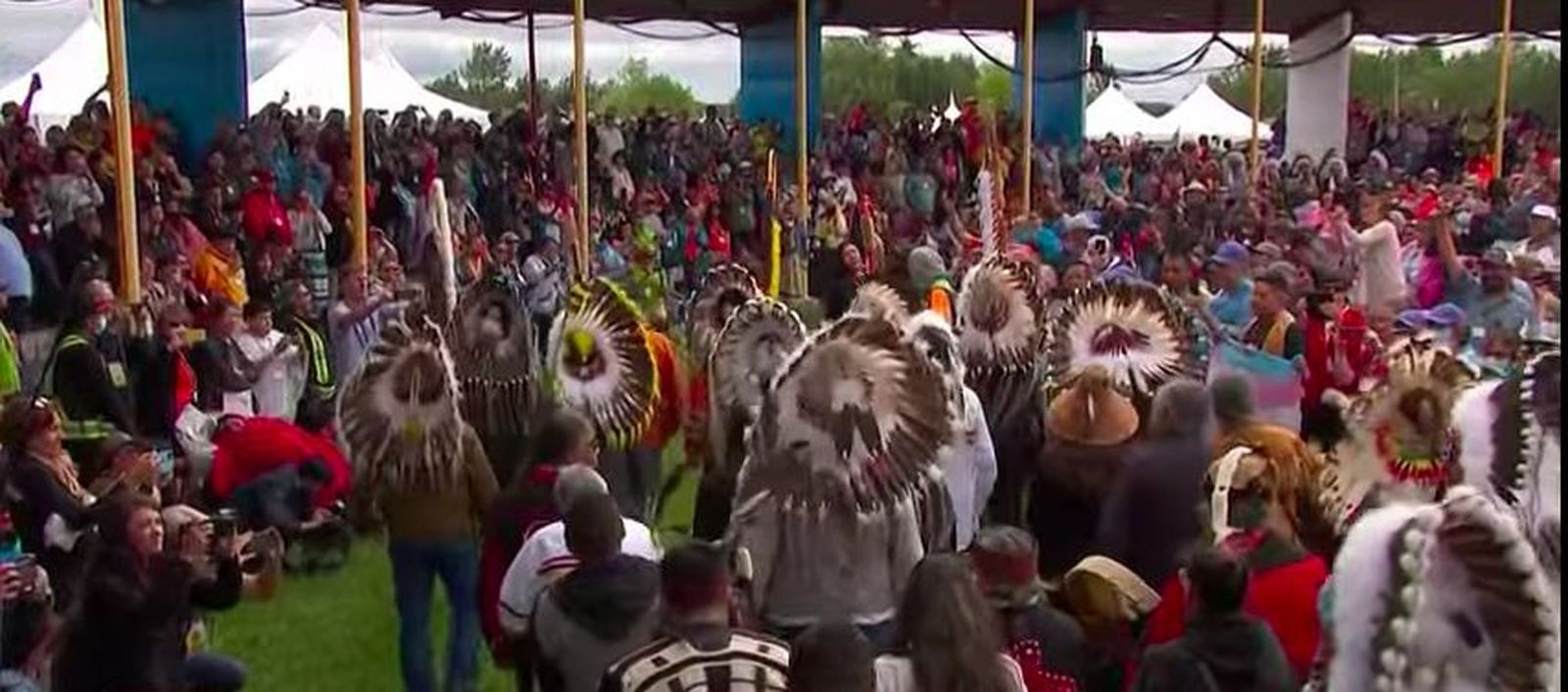 Danza tradicional de bienvenida al papa