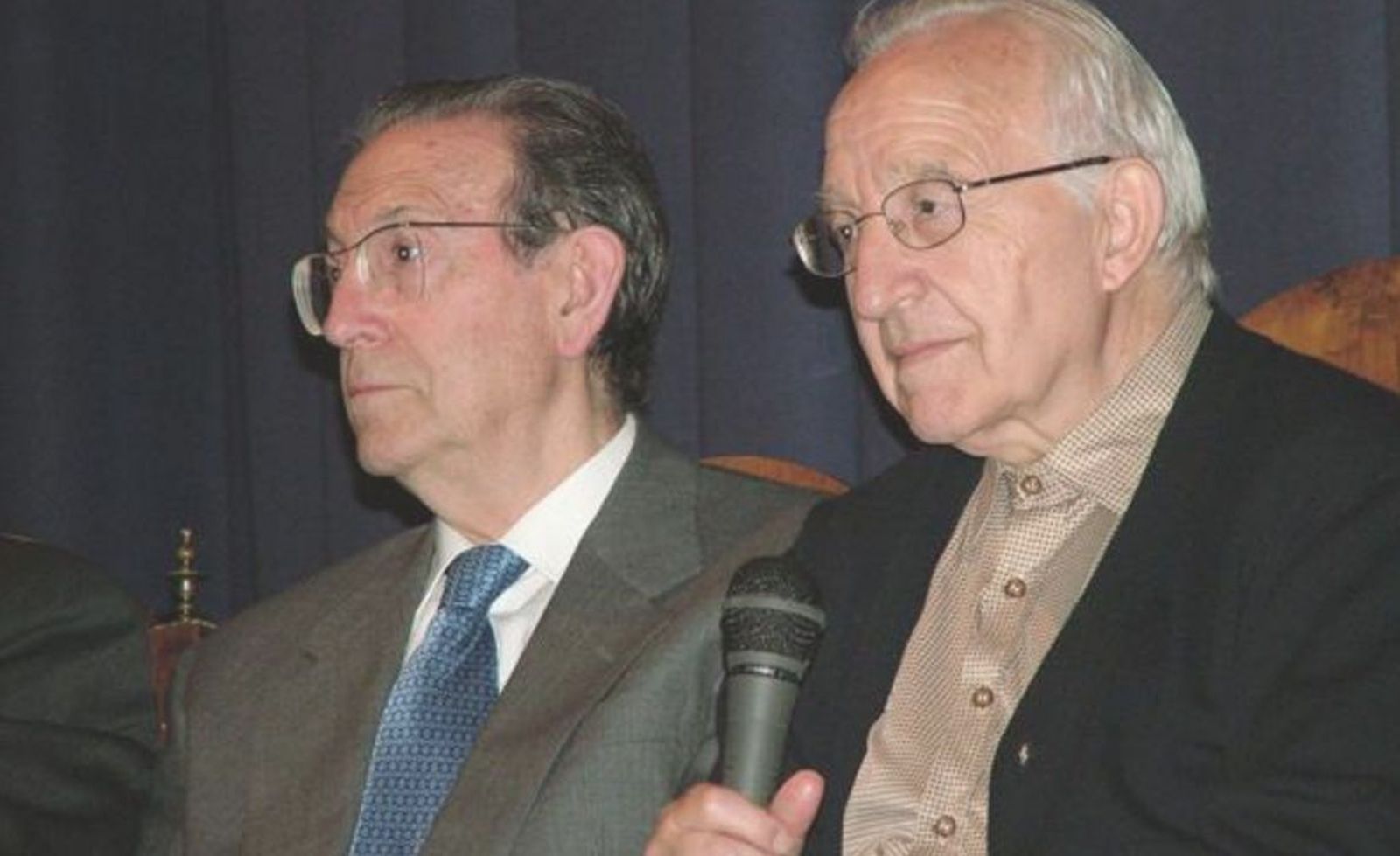 Basilio P. M., a la derecha