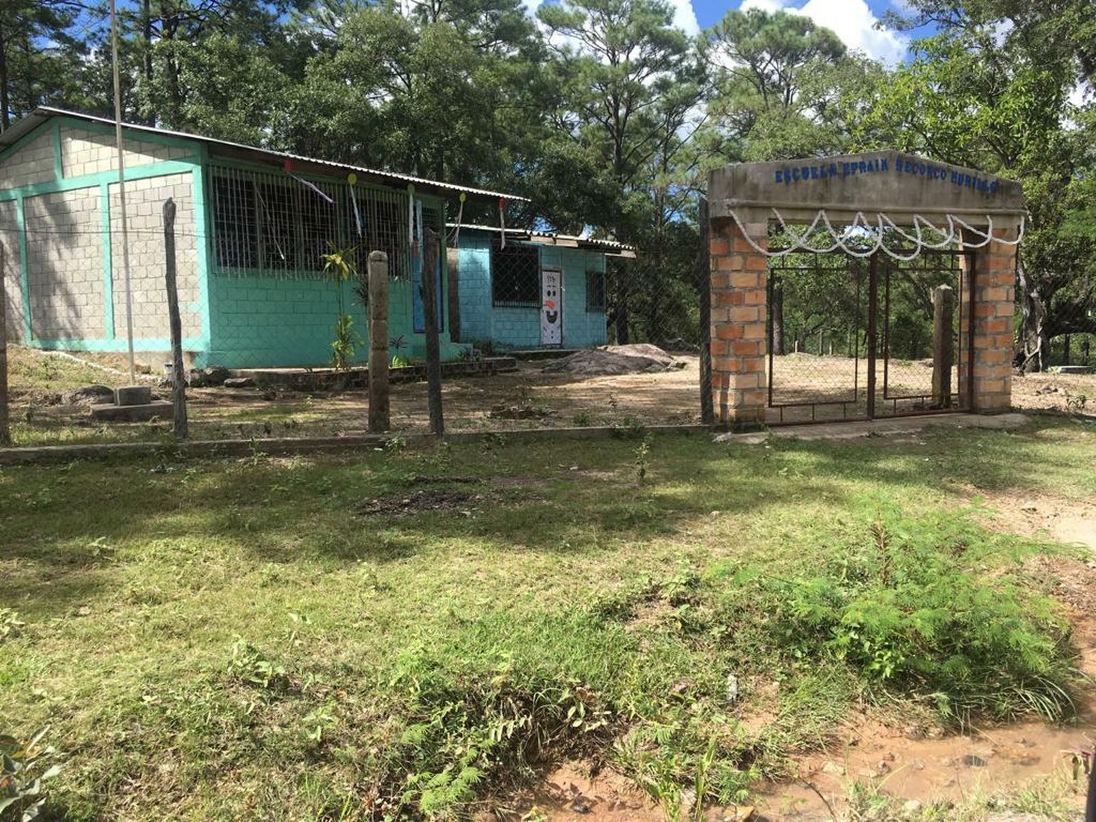 Una de las escuelas camino a Nueva Armenia