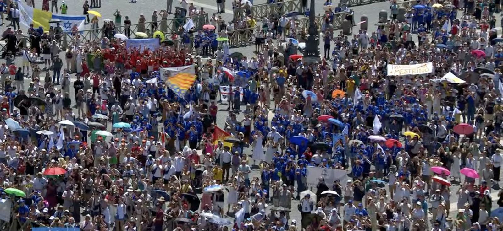 Una multitud en la plaza de San Pedro