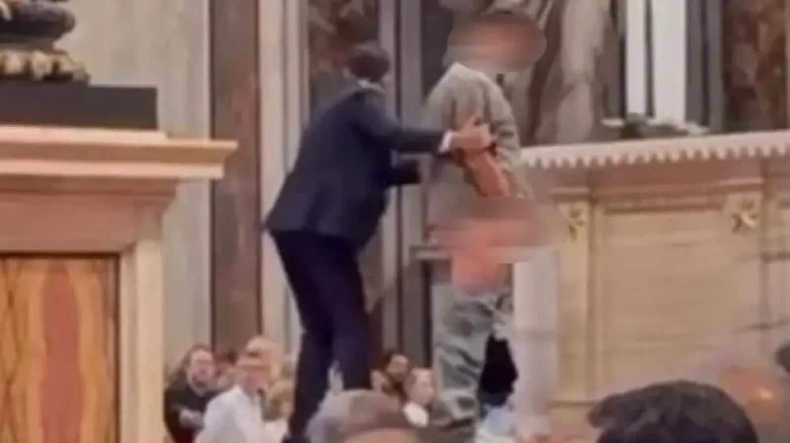 Detención en la Basílica de San Pedro