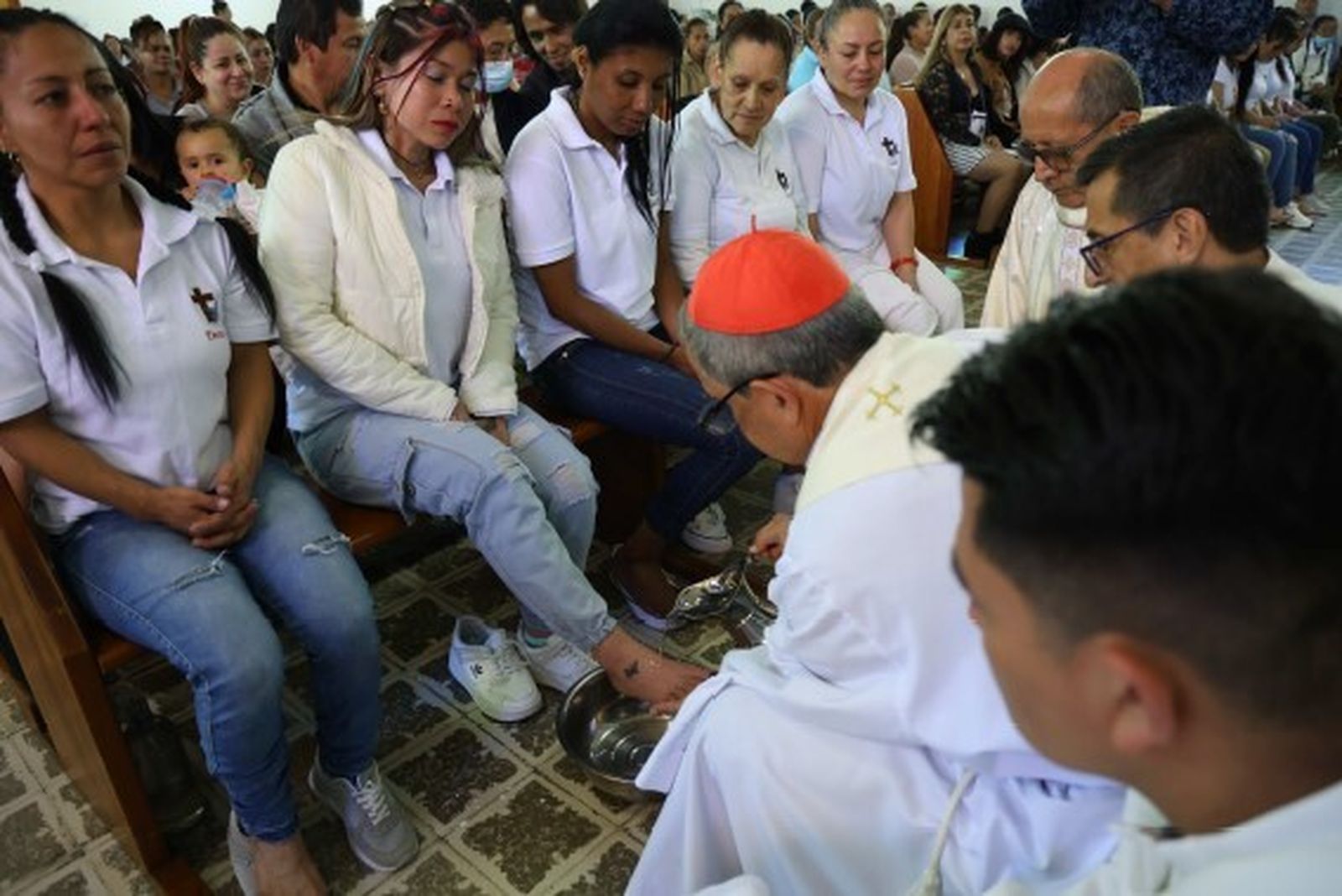 Rueda Aparicio lava los pies