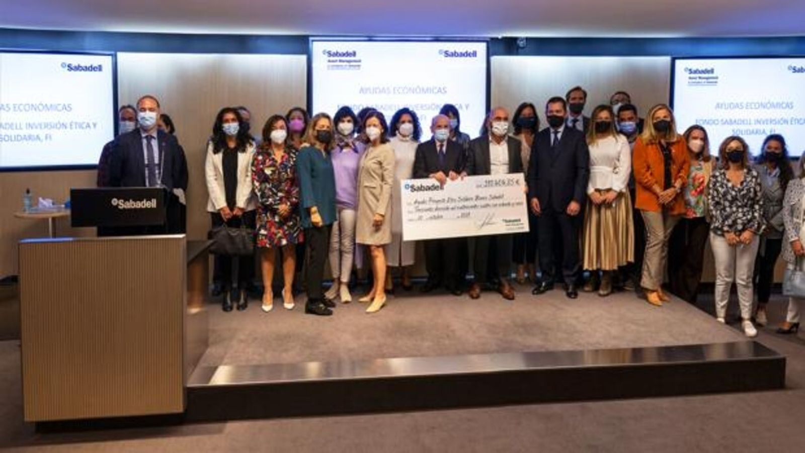 Acto con las entidades de los proyectos solidarios seleccionados