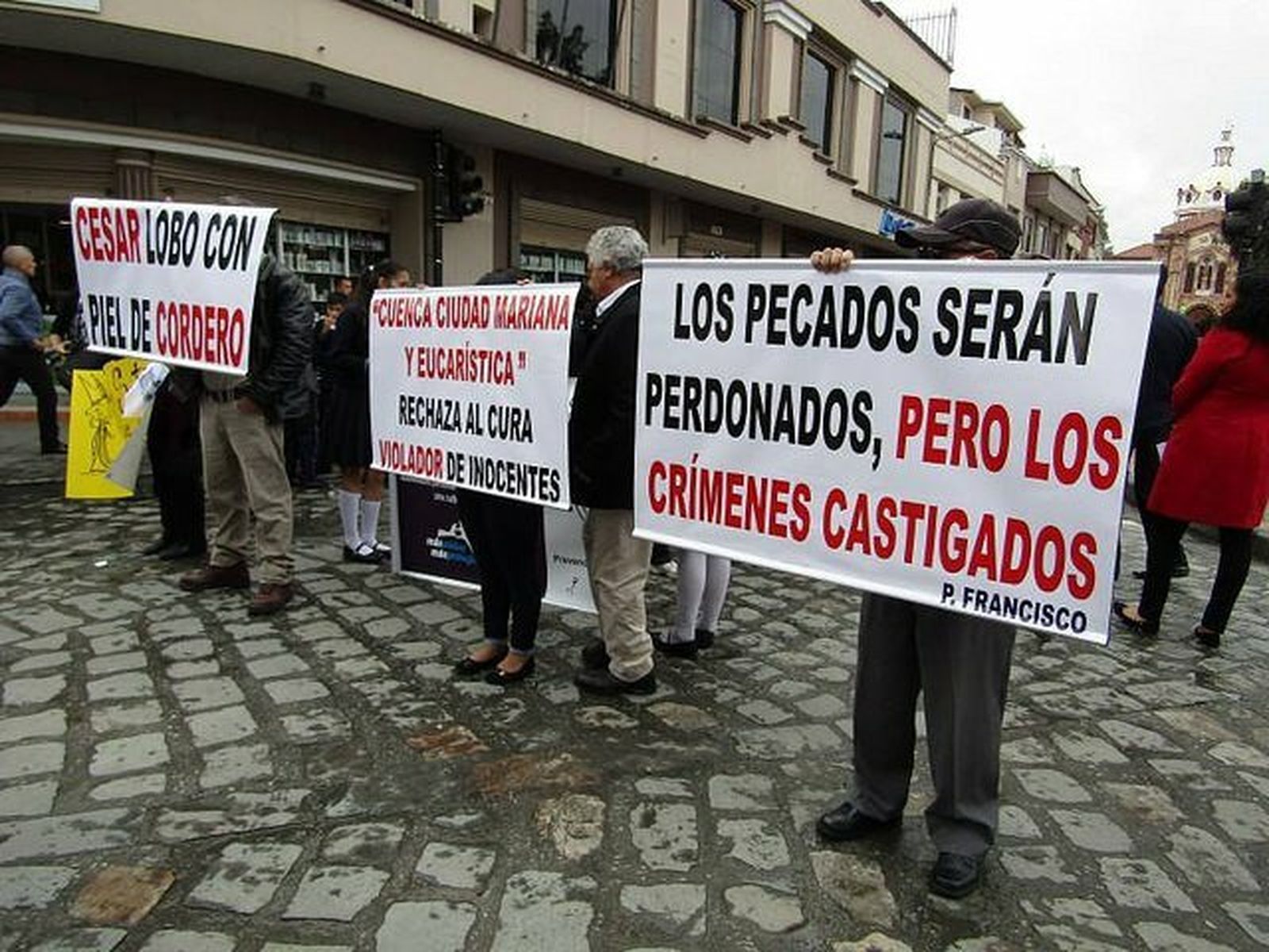 Protesta contra los abusos del clero en Cuenca, Ecuador