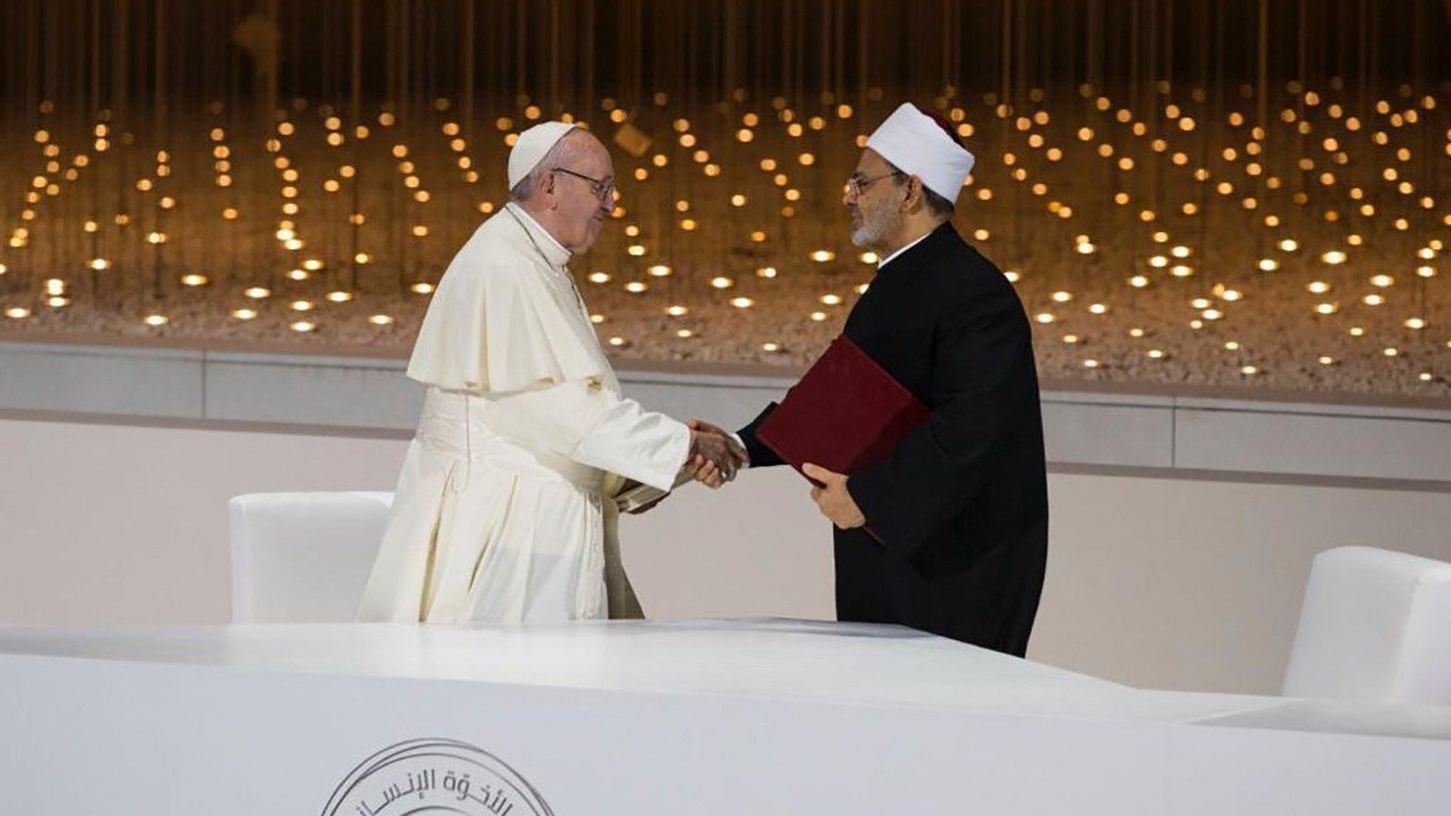 Francisco y el imán Al-Tayeb de Al-Azhar en Abu Dabi