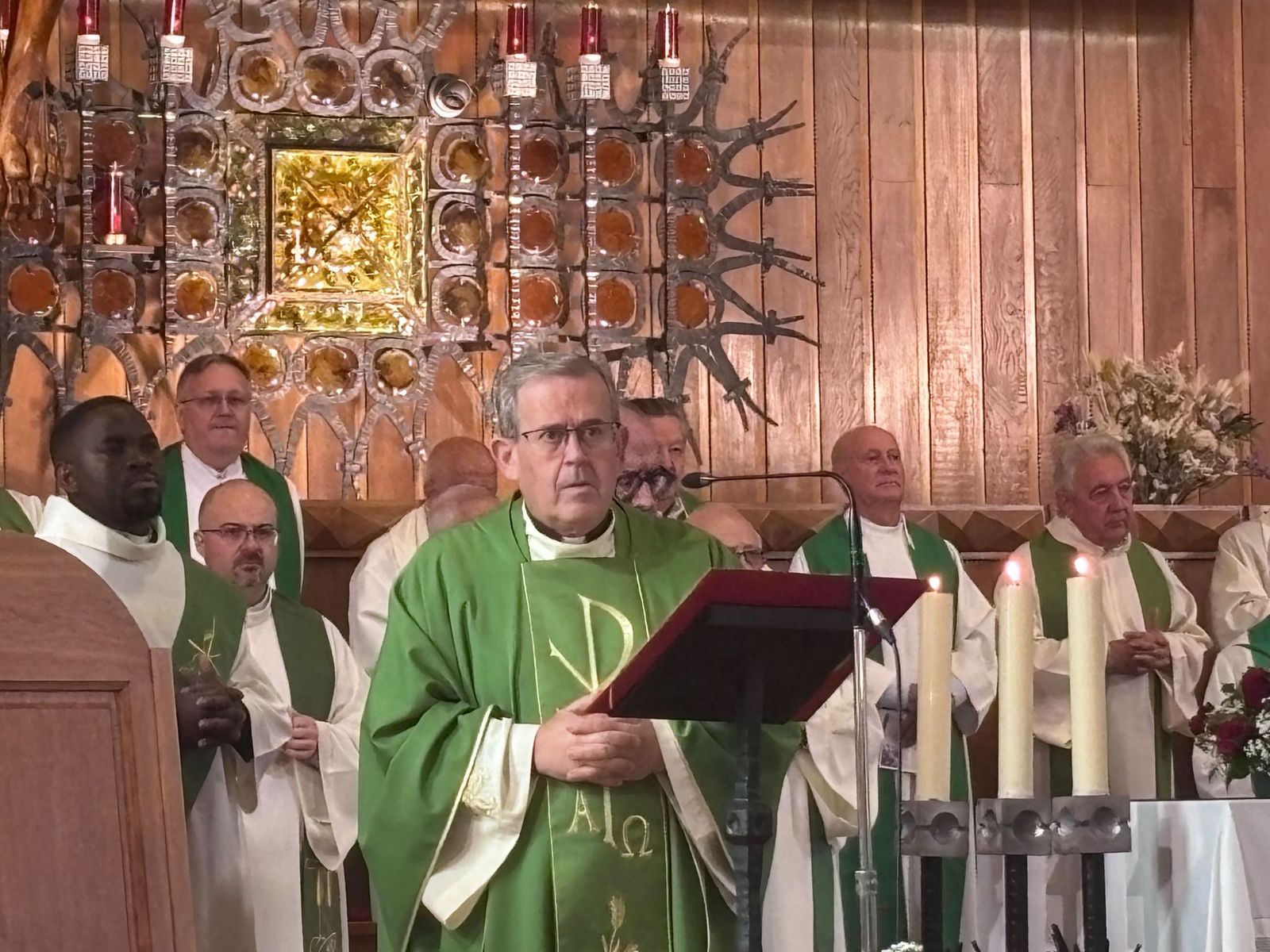 El rector de los salesianos