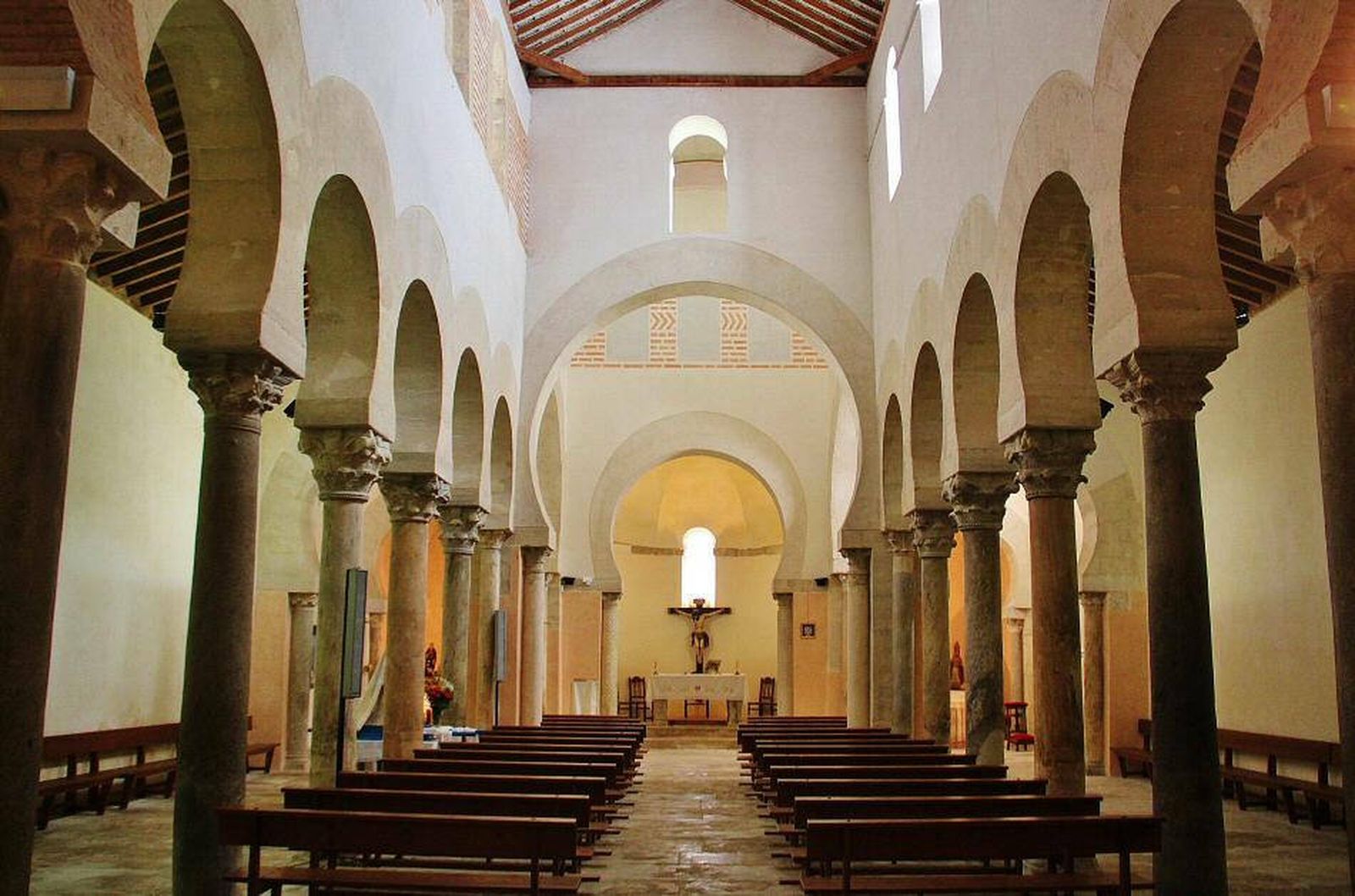Interior de una iglesia construida en tiempos mozárabes