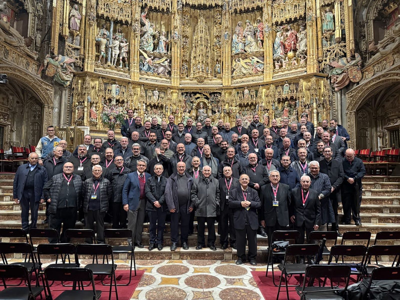 grupo de representantes de distintos cabildos de españa reunidos en Toledo