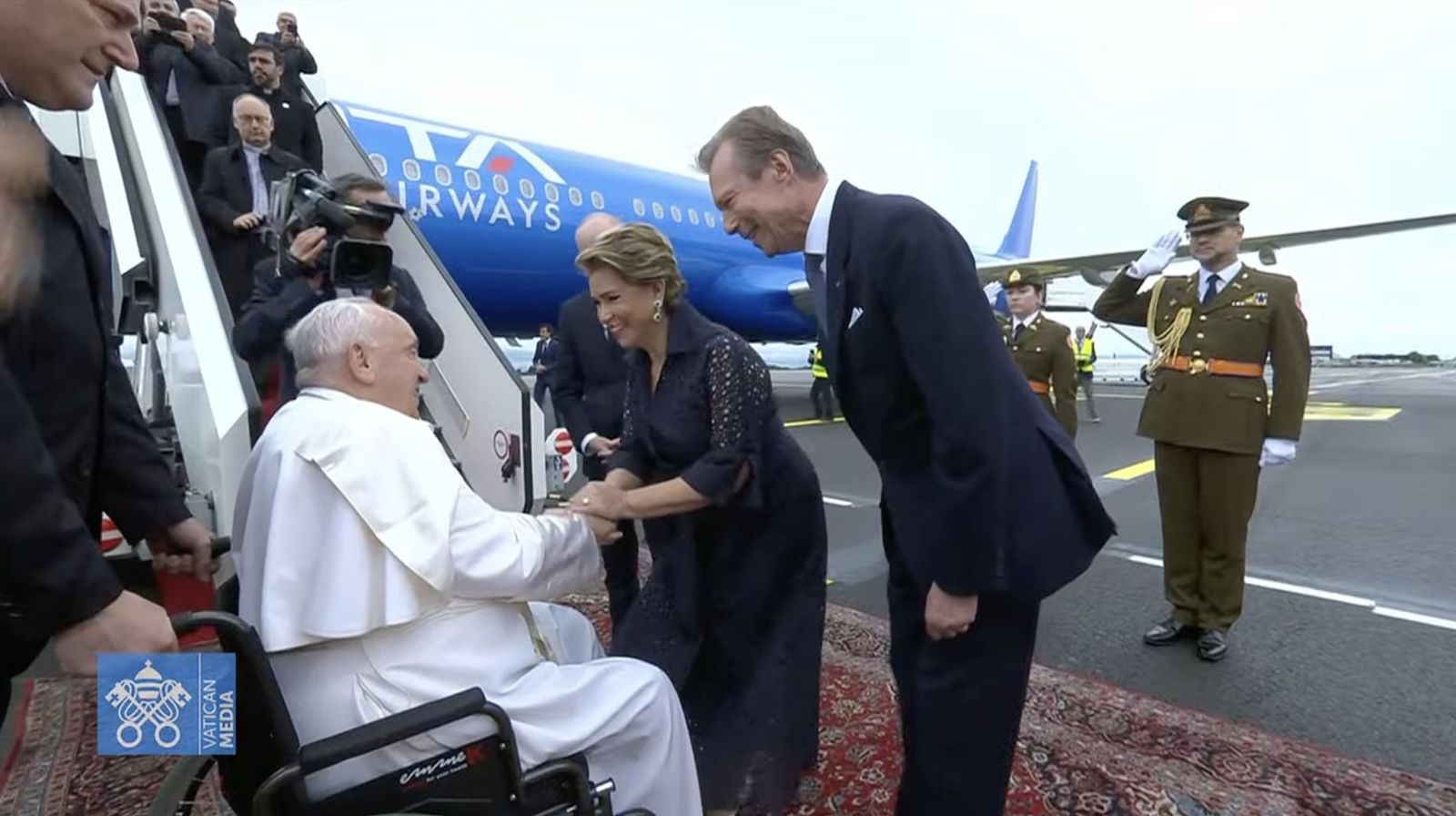 El Papa es recibido por el Gran Duque y su esposa
