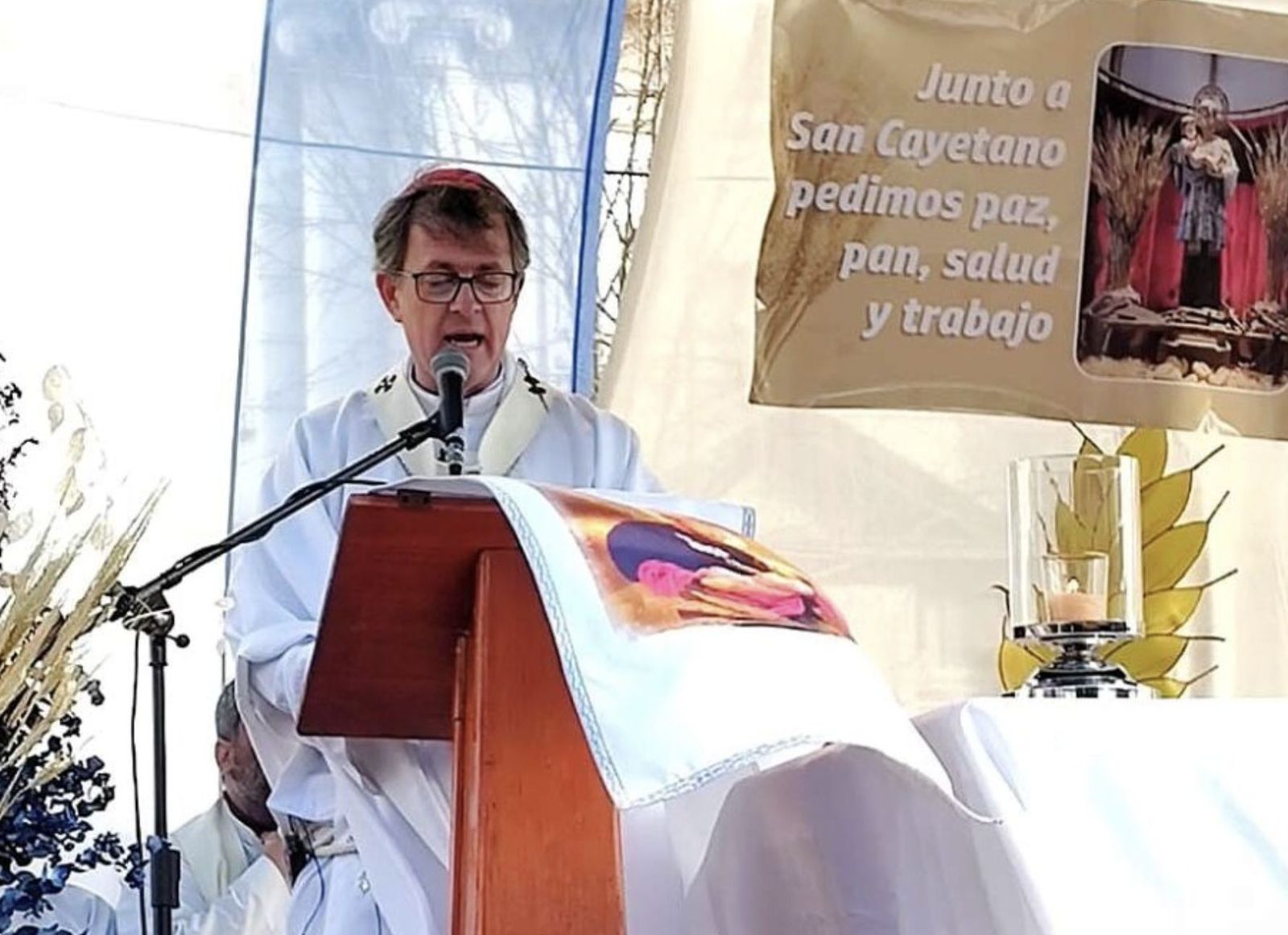 El arzobispo García Cuerva durante la eucaristía