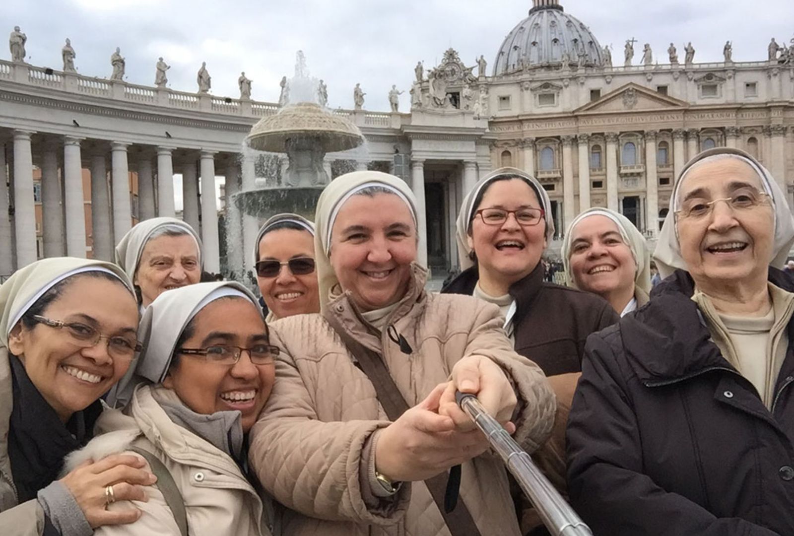 MOnjas con selfie