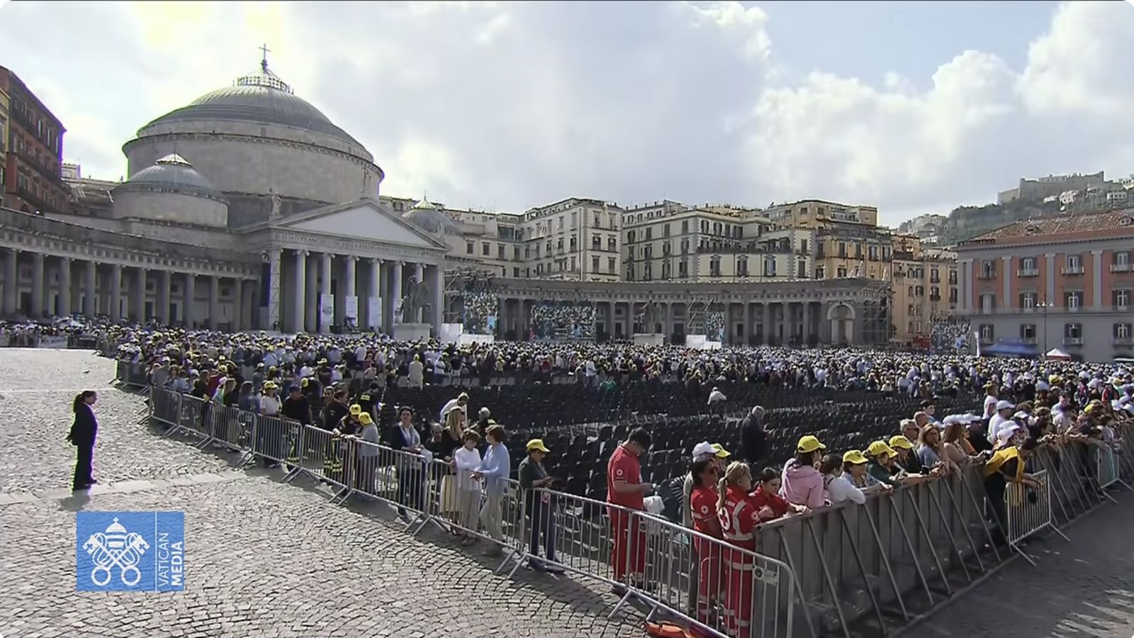 La Plaza del Plebiscito en Nápoles en el encuentro con el Papa