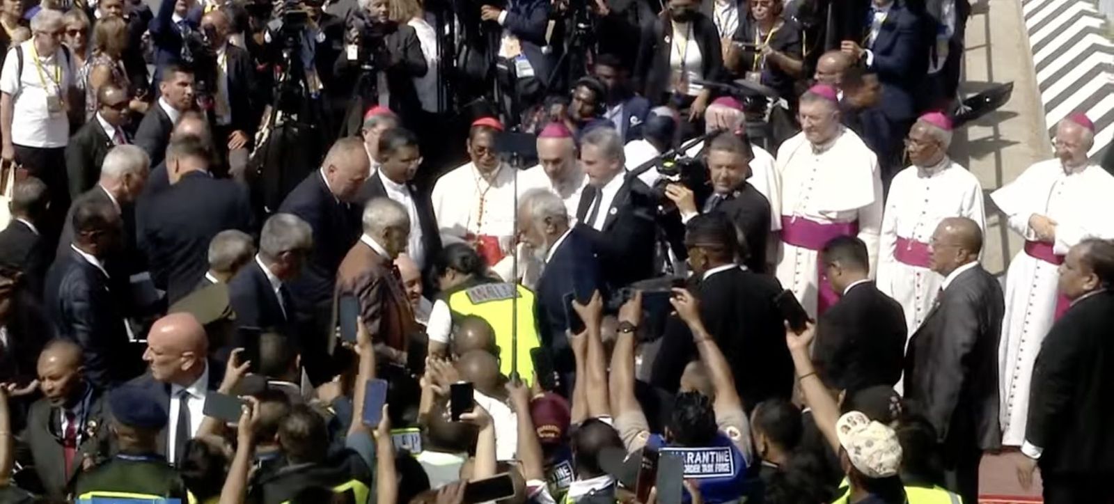 El Papa, a su llegada a Timor Oriental