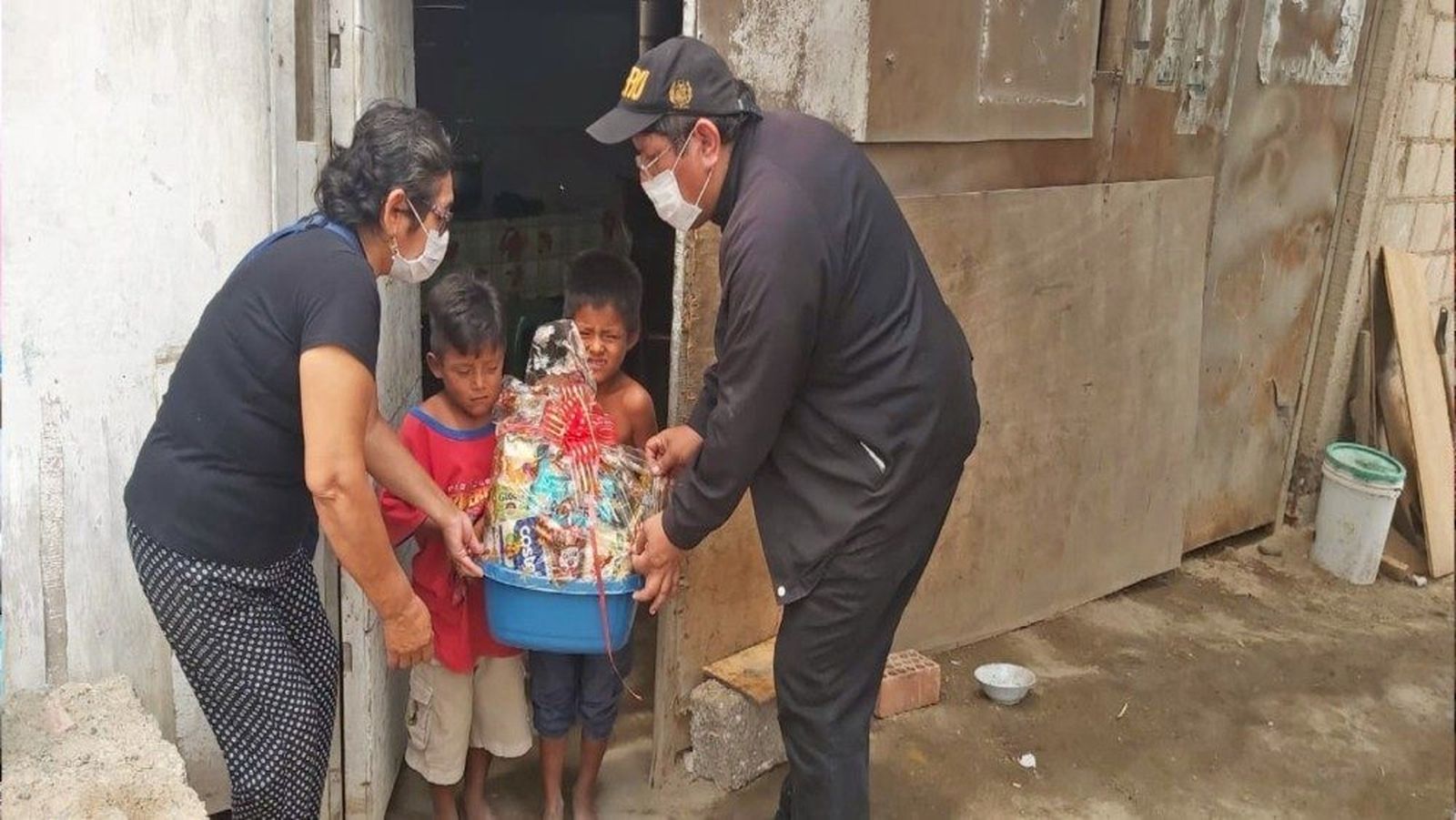 Cáritas lleva alimentos a los hogares necesitados