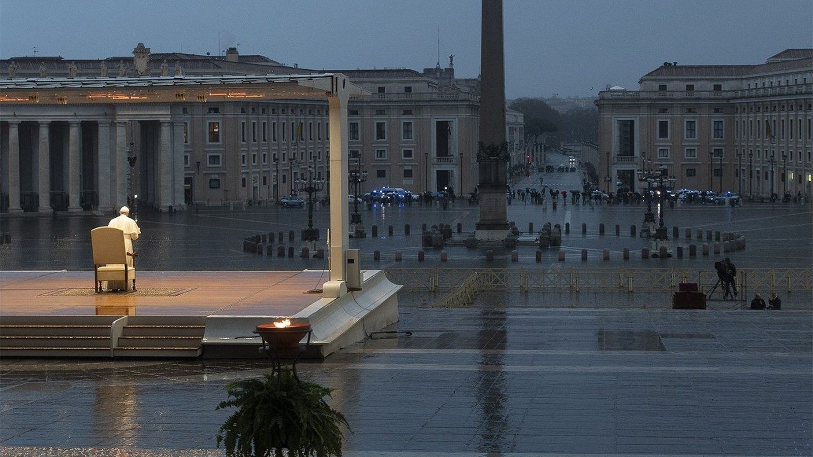 Francisco, solo, en la Statio Orbis