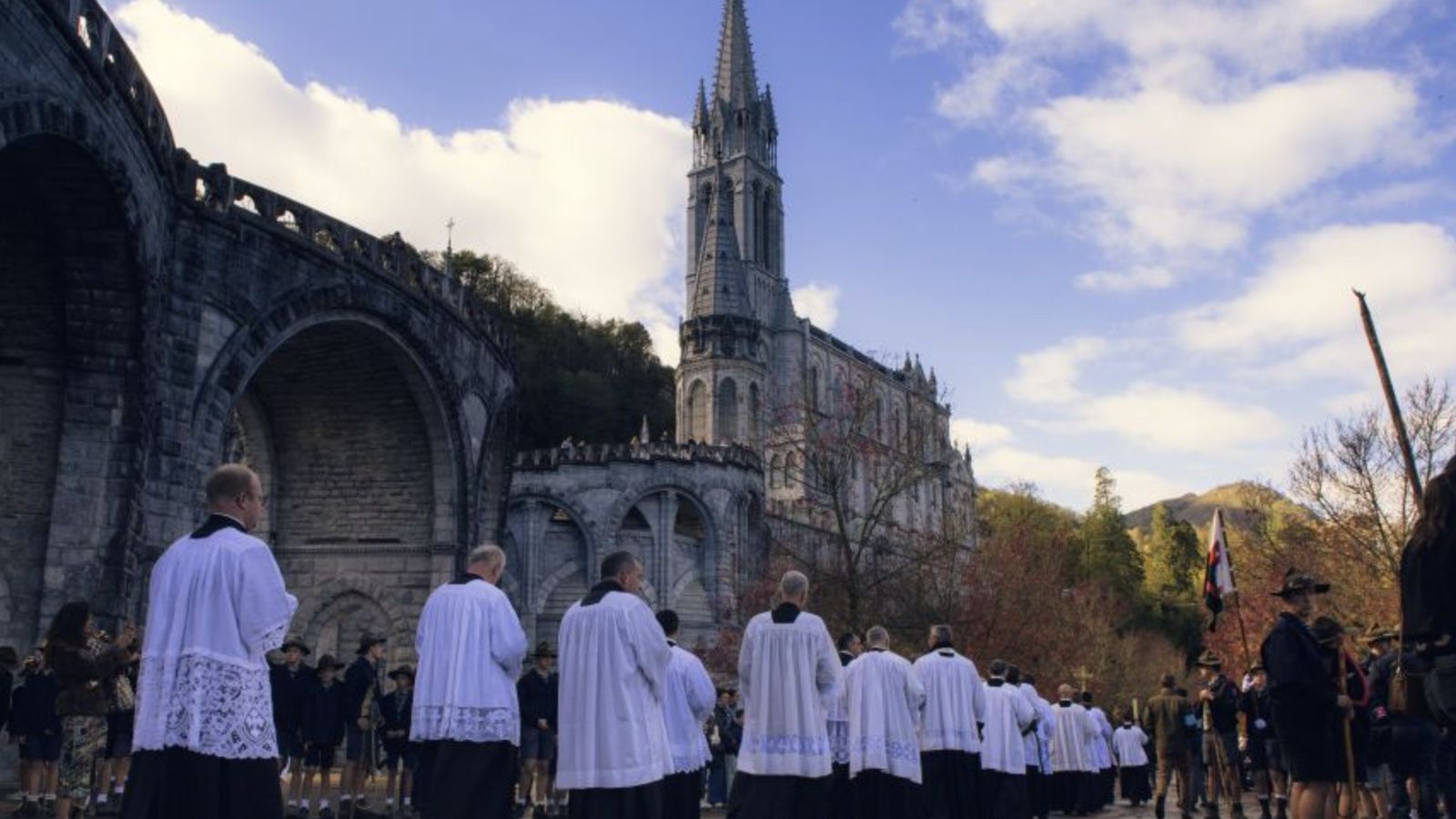 Sacerdotes lefebvrianos en Lourdes