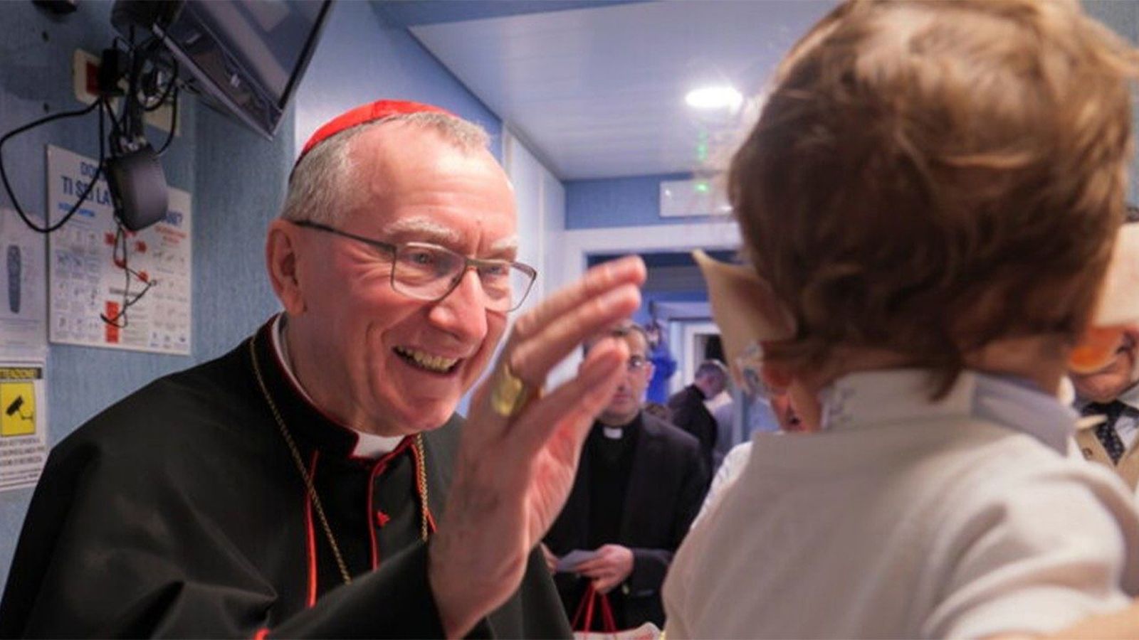 Parolin en el hospital vaticano Bambino Gesù
