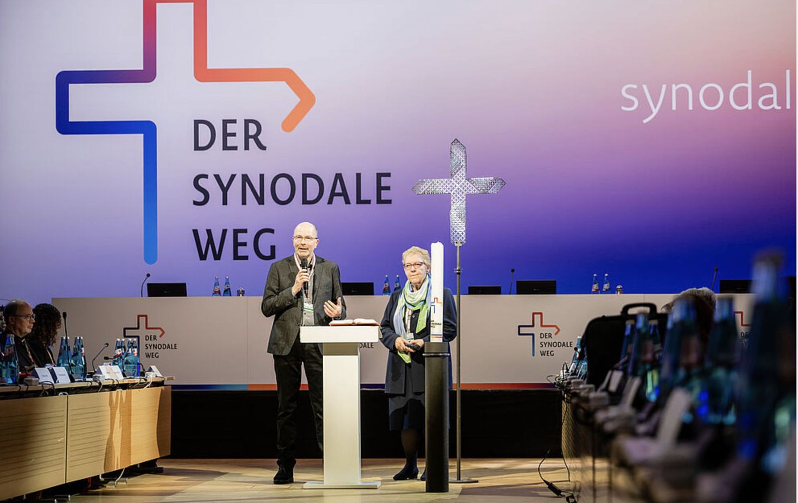 Momento de oración en la apertura de la V Asamblea del Camino Sinodal