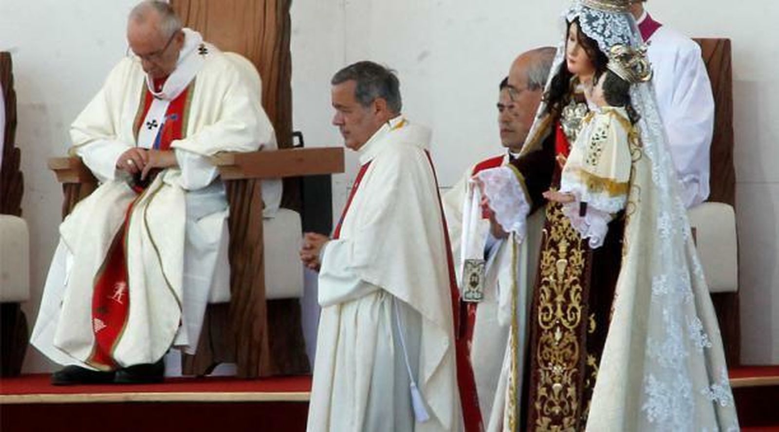 Barros, junto al Papa en Chile