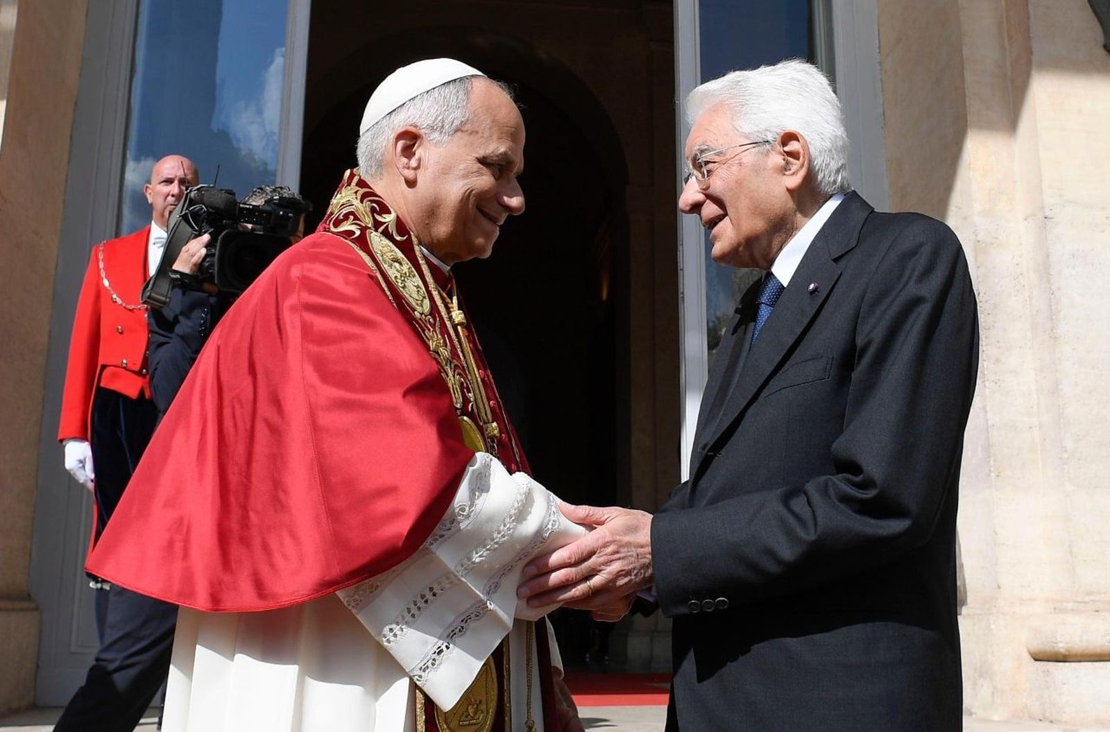 El Papa León XIV con el presidente de la República Italiana, Sergio Mattarella.
