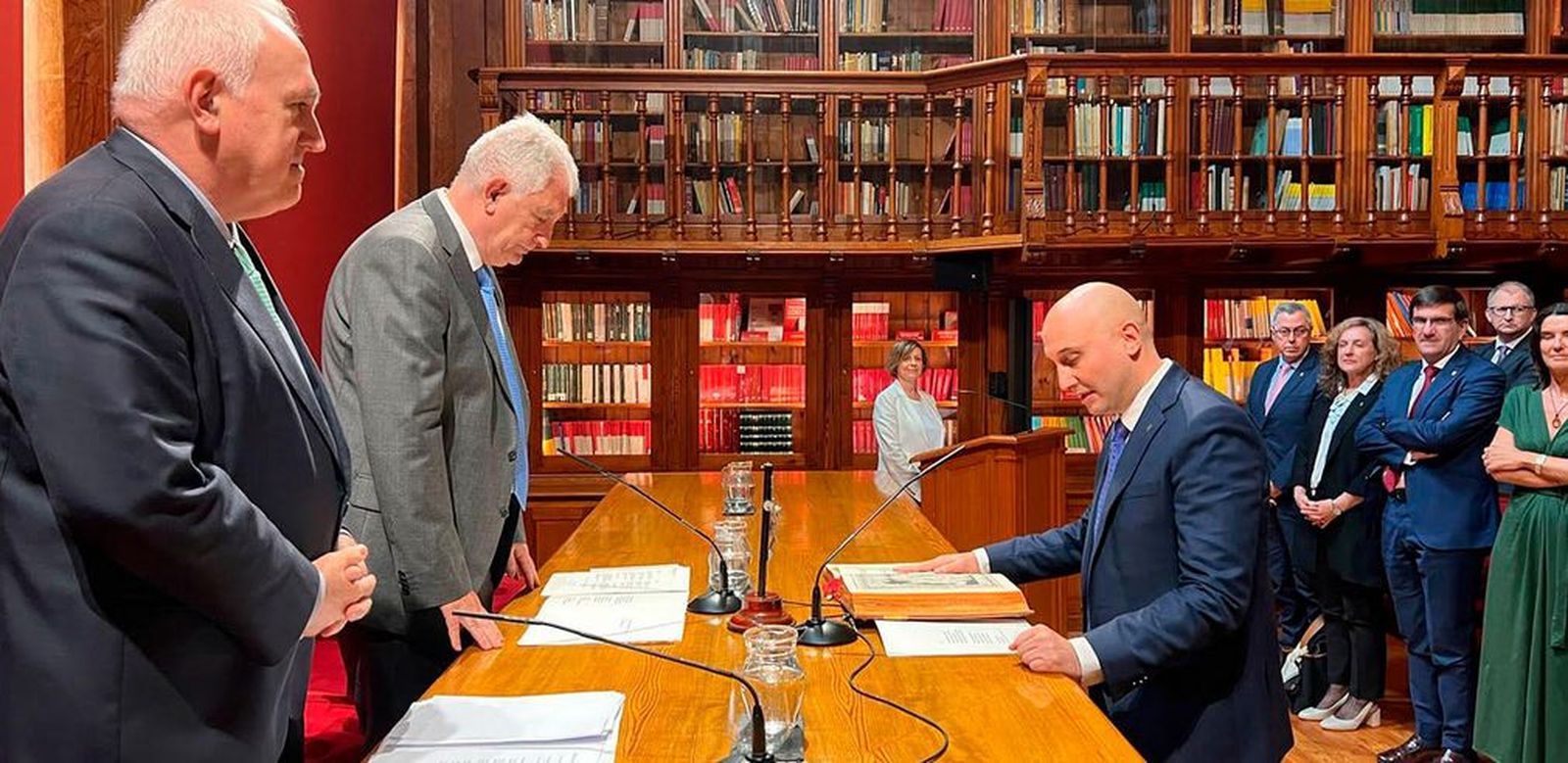 Asier Perallos jura su cargo