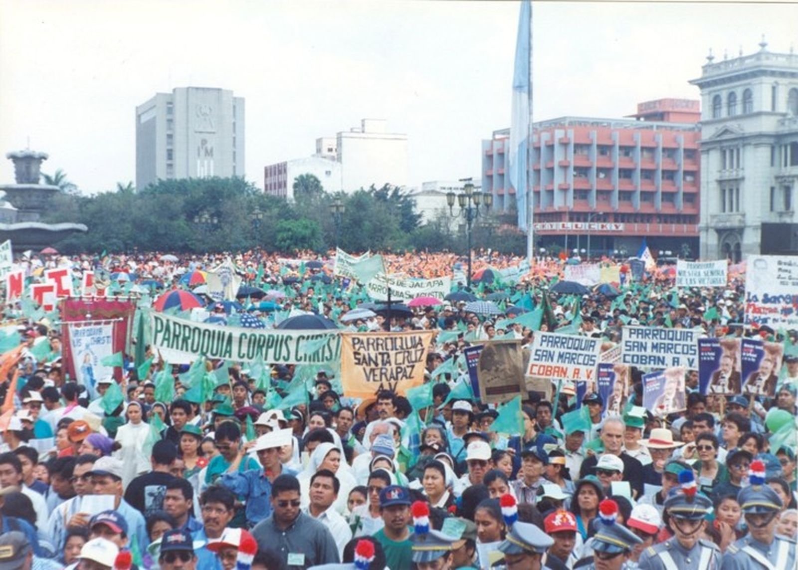 ¿Para qué recordar? Manifestación en uno de los aniversarios del asesinato de Mons. Juan Gerardi. Plaza de la Constitución, Ciudad Capital, Guatemala. Foto: Hno. Santiago Otero Diez, Marista.