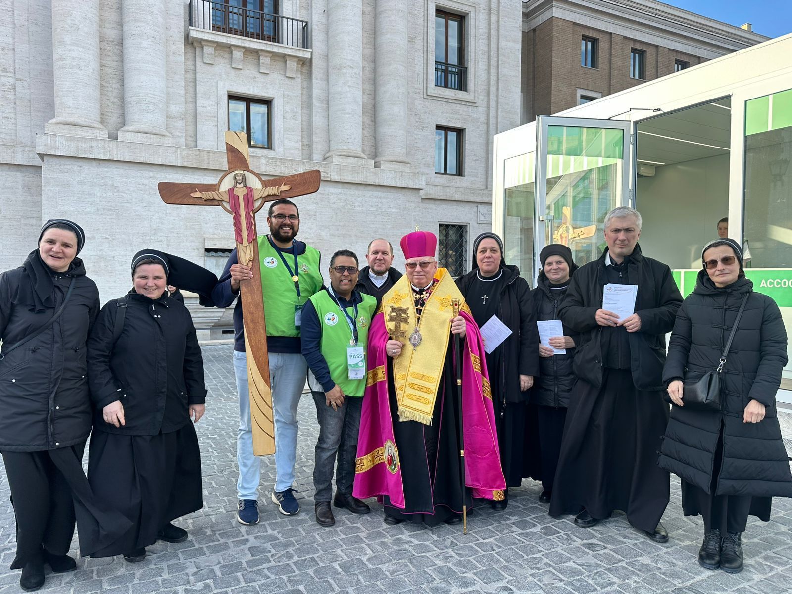 David Montenegro, con un grupo de peregrinos