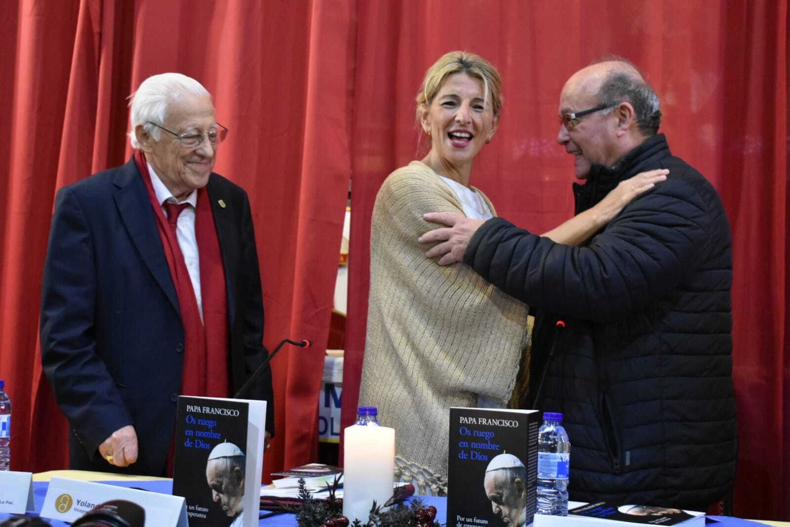 El padre Ángel, Yolanda Díaz y José Manuel Vidal