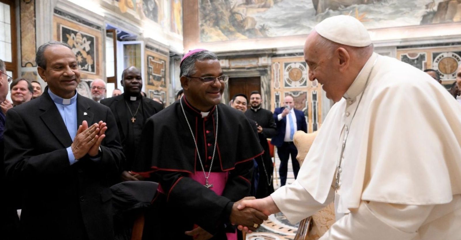 El Papa saluda a los monfortianos