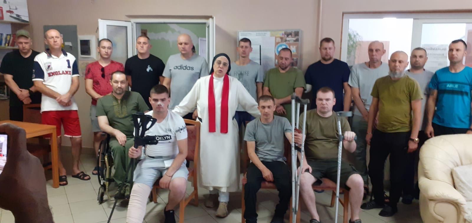 Sor Lucía, con los enfermos