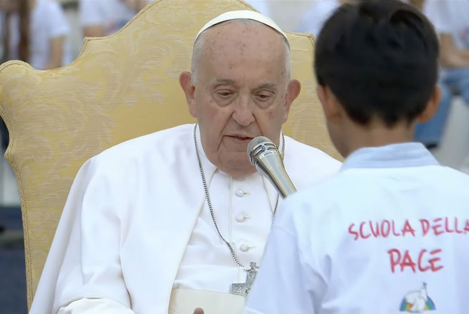 El Papa, en el Estadio Olímpico de Roma en el encuentro con los niños