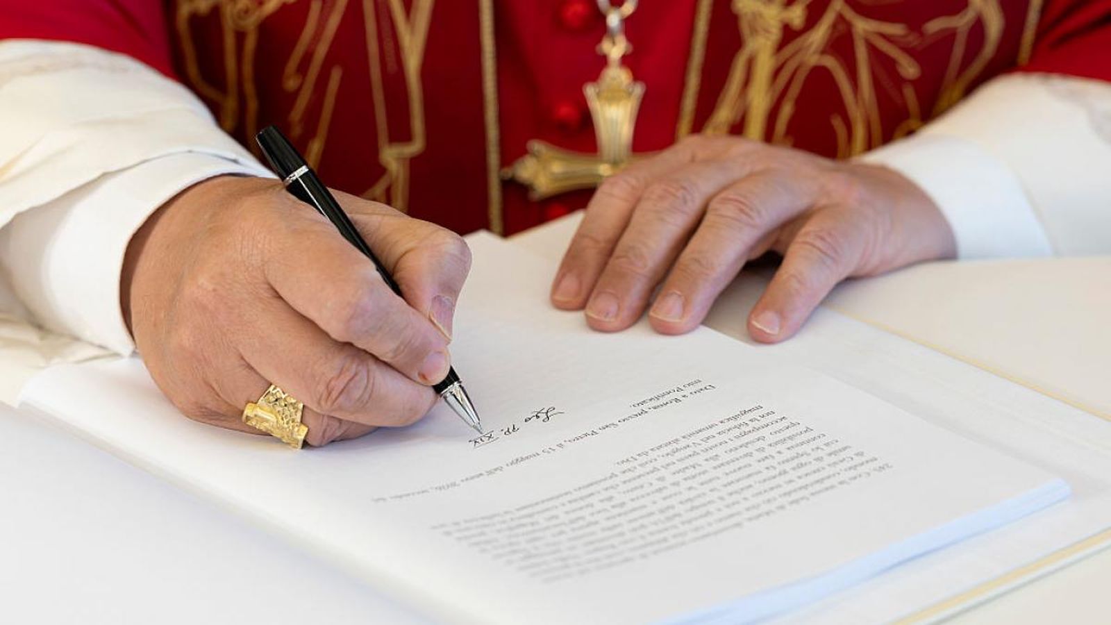 León XIV firma su esncíclica Magnifica humanitas