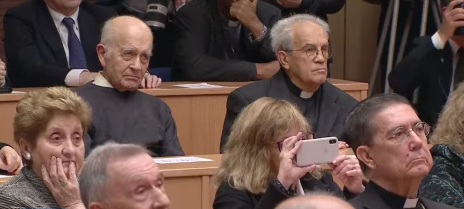 Cardenal Ladaria y cardenal Ayuso