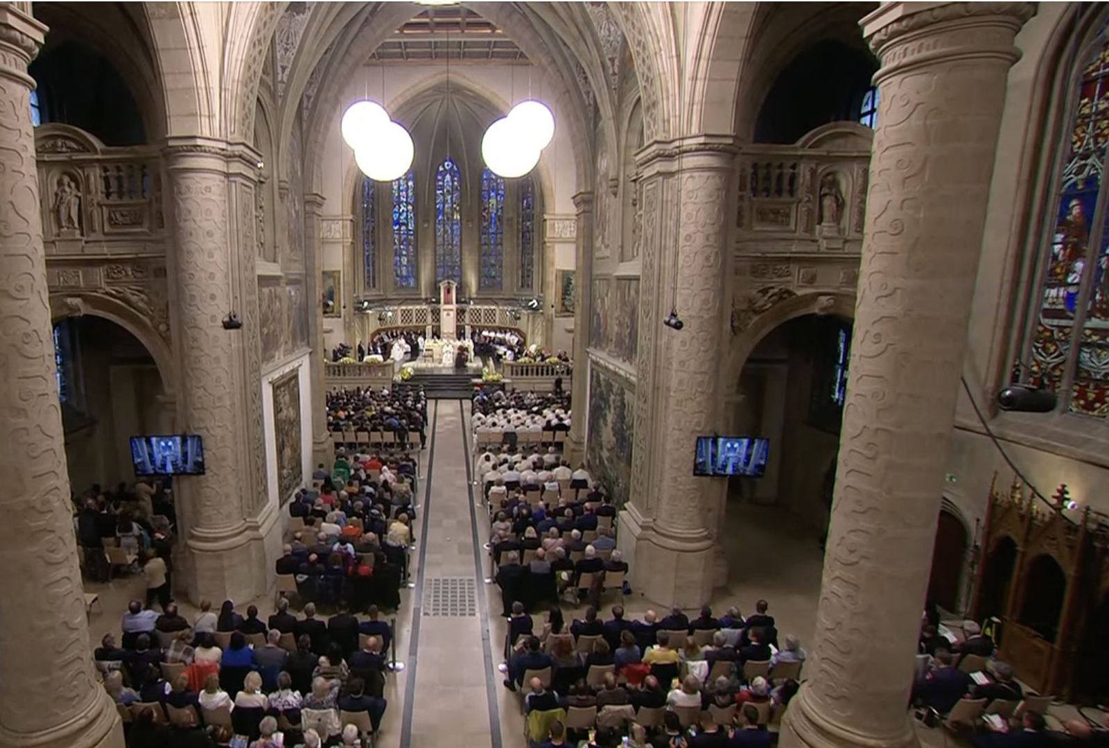 La catedral de Notre Dame de Luxumburgo se llenó para escuchar al Papa