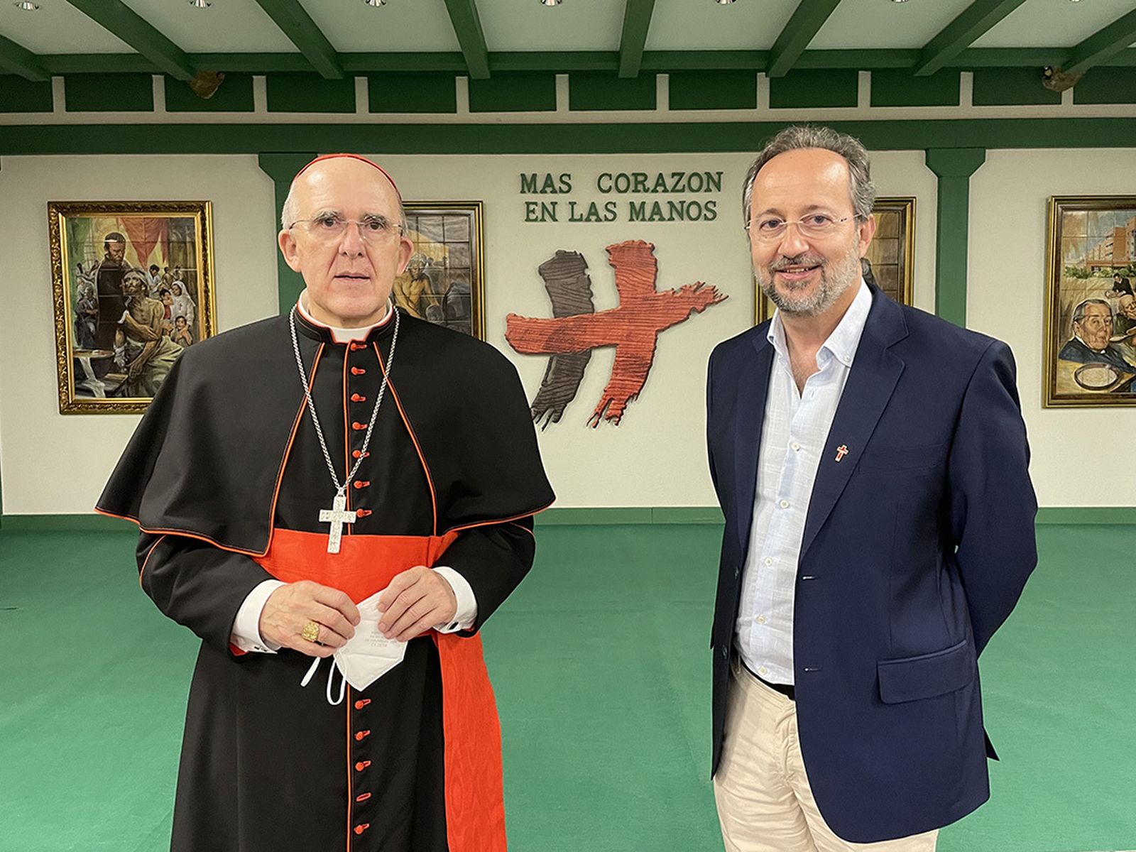 Cardenal Osoro y J C Bermejo en  fiesta de San Camilo