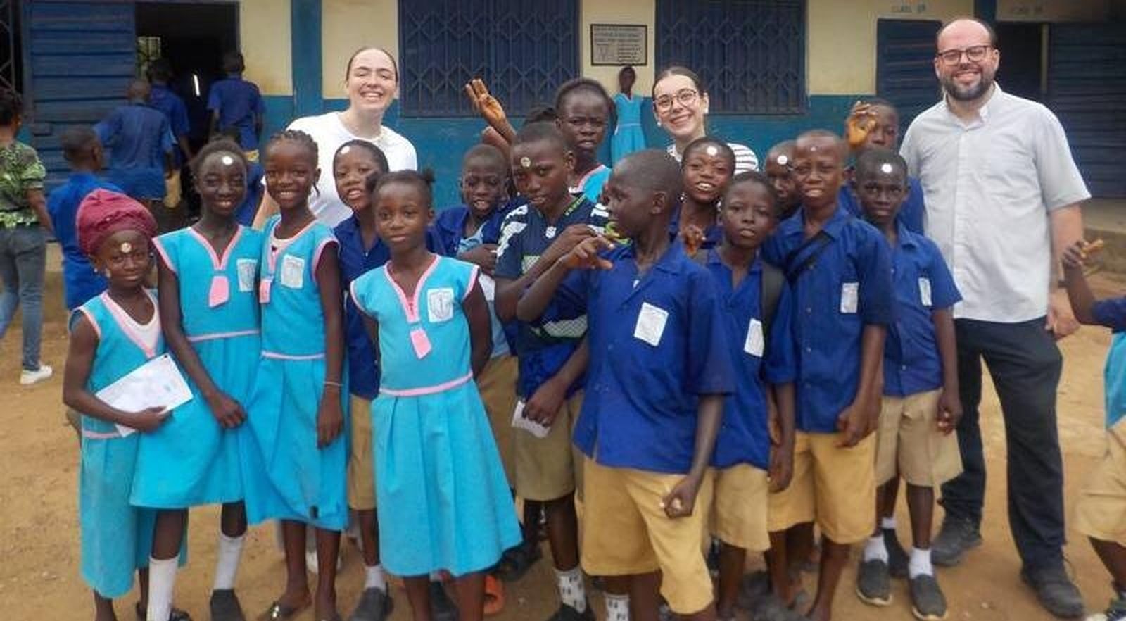 Jóvenes de la parroquia María Madre del Amor Hermoso viven una experiencia misionera en Sierra Leona