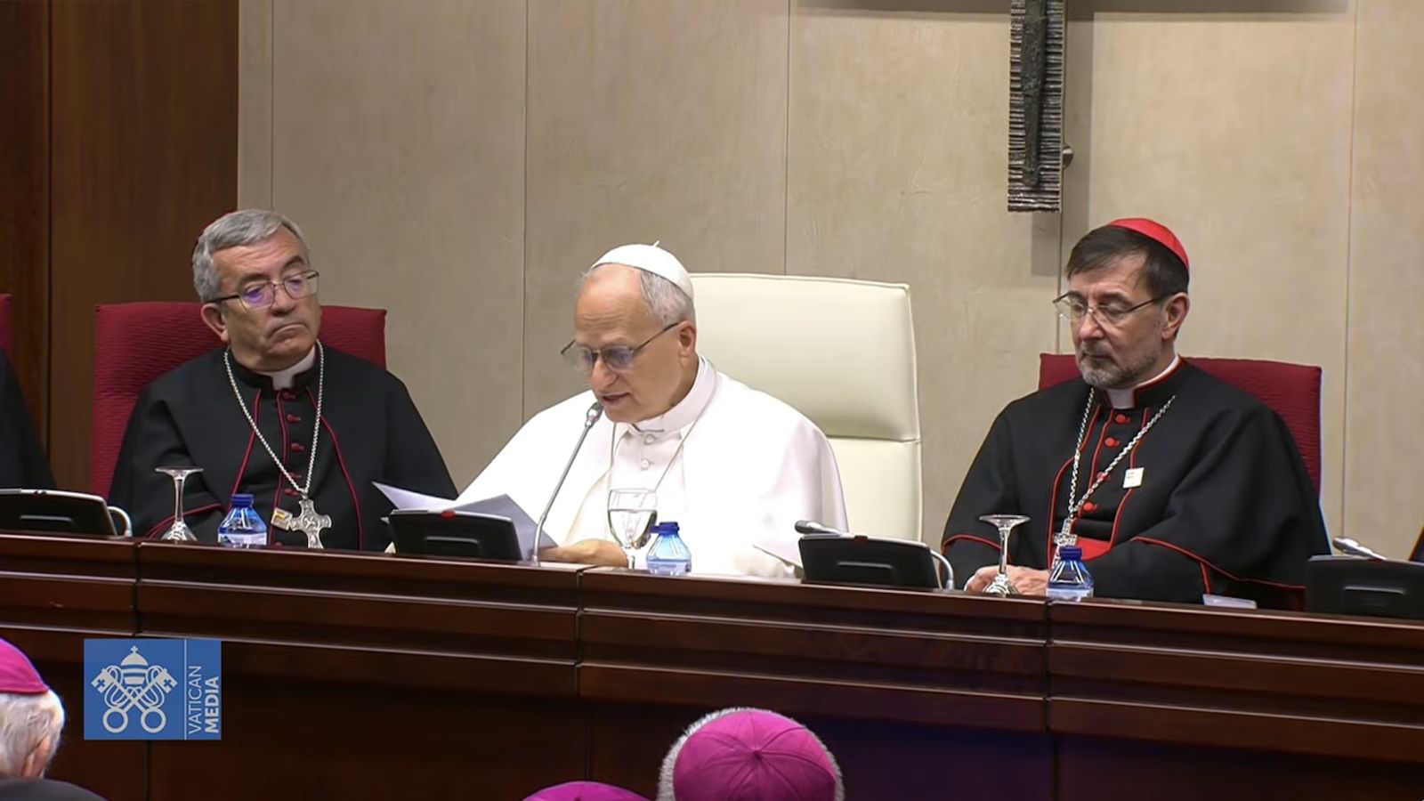 El Papa en Añastro, entre Argüello y Cobo