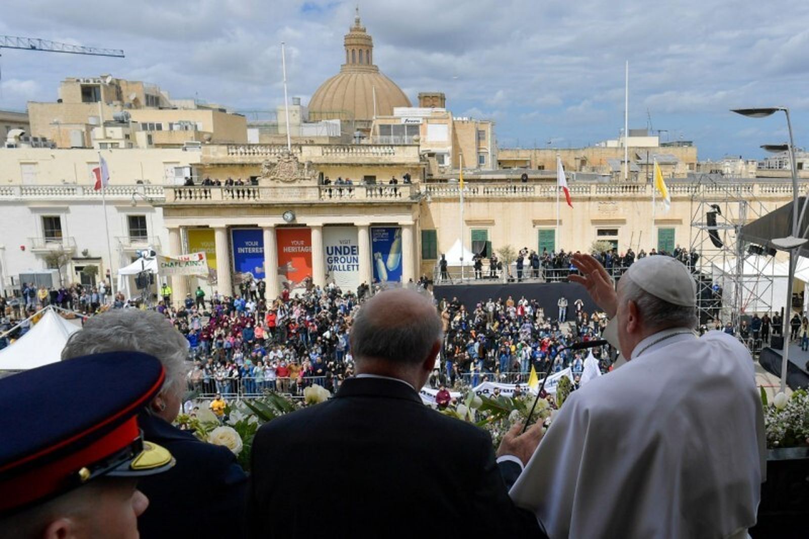 El Papa saluda a los fieles en La Valeta