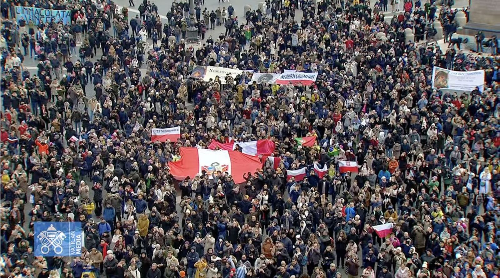 Peregrinos en la plaza de San Pedro