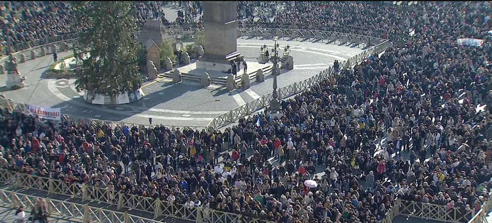 Miles de fieles en San Pedro