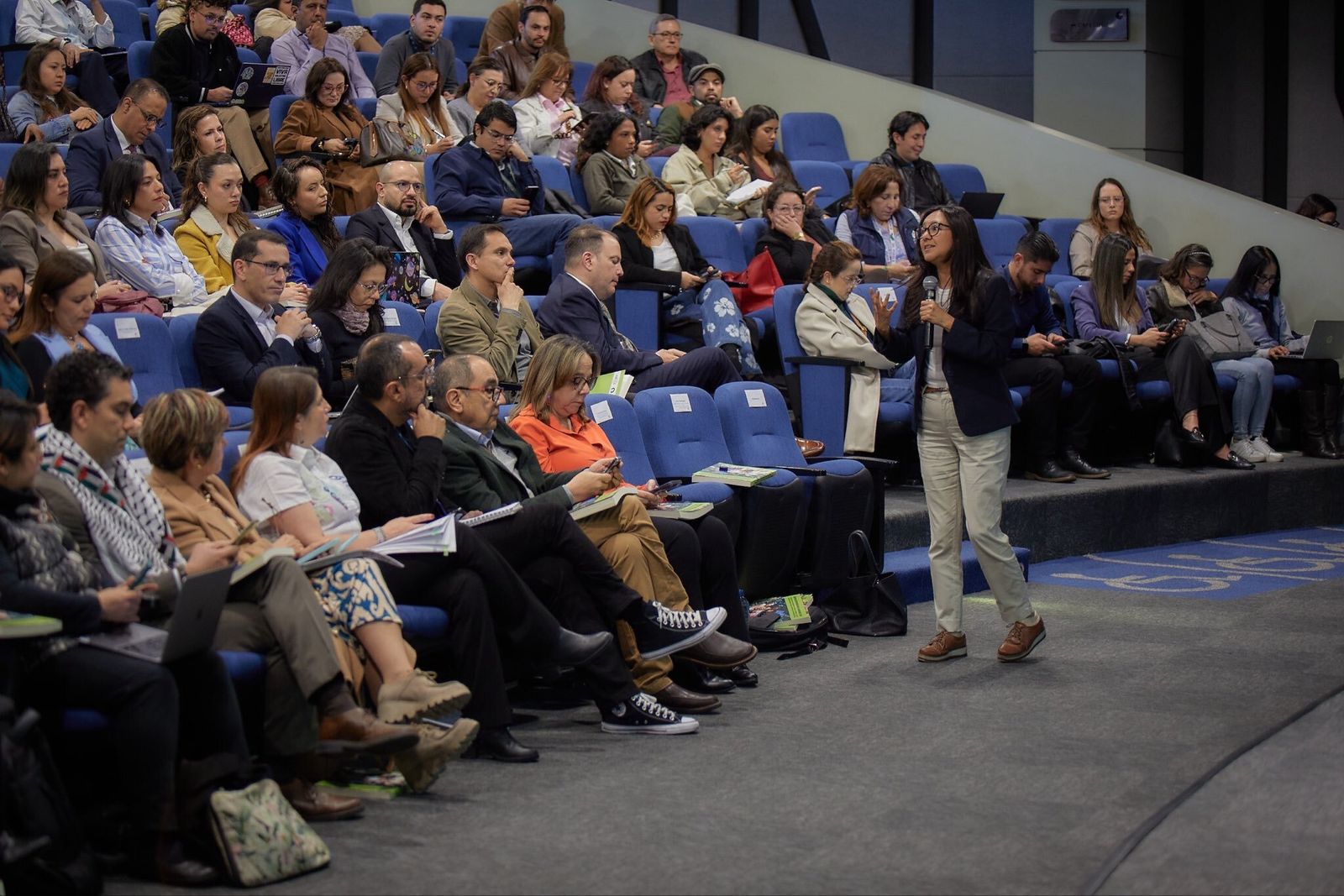 Aura Rodriguez en audiencia Defensorial
