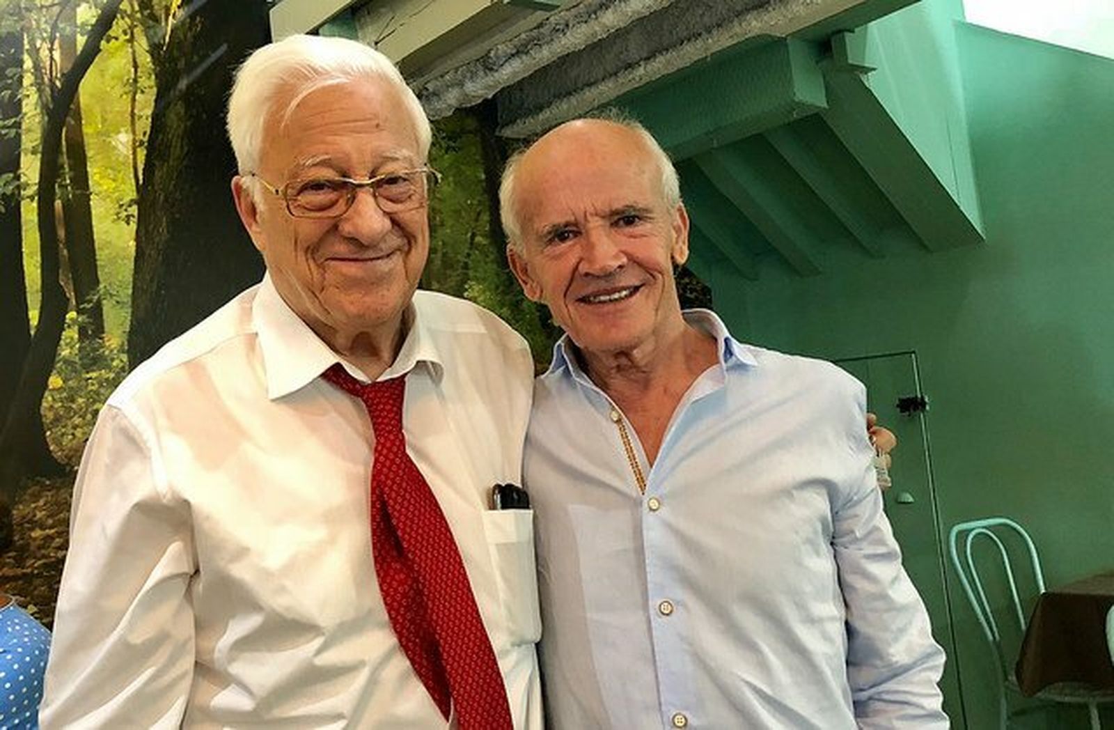 Manuel Mandianes, con el Padre Ángel