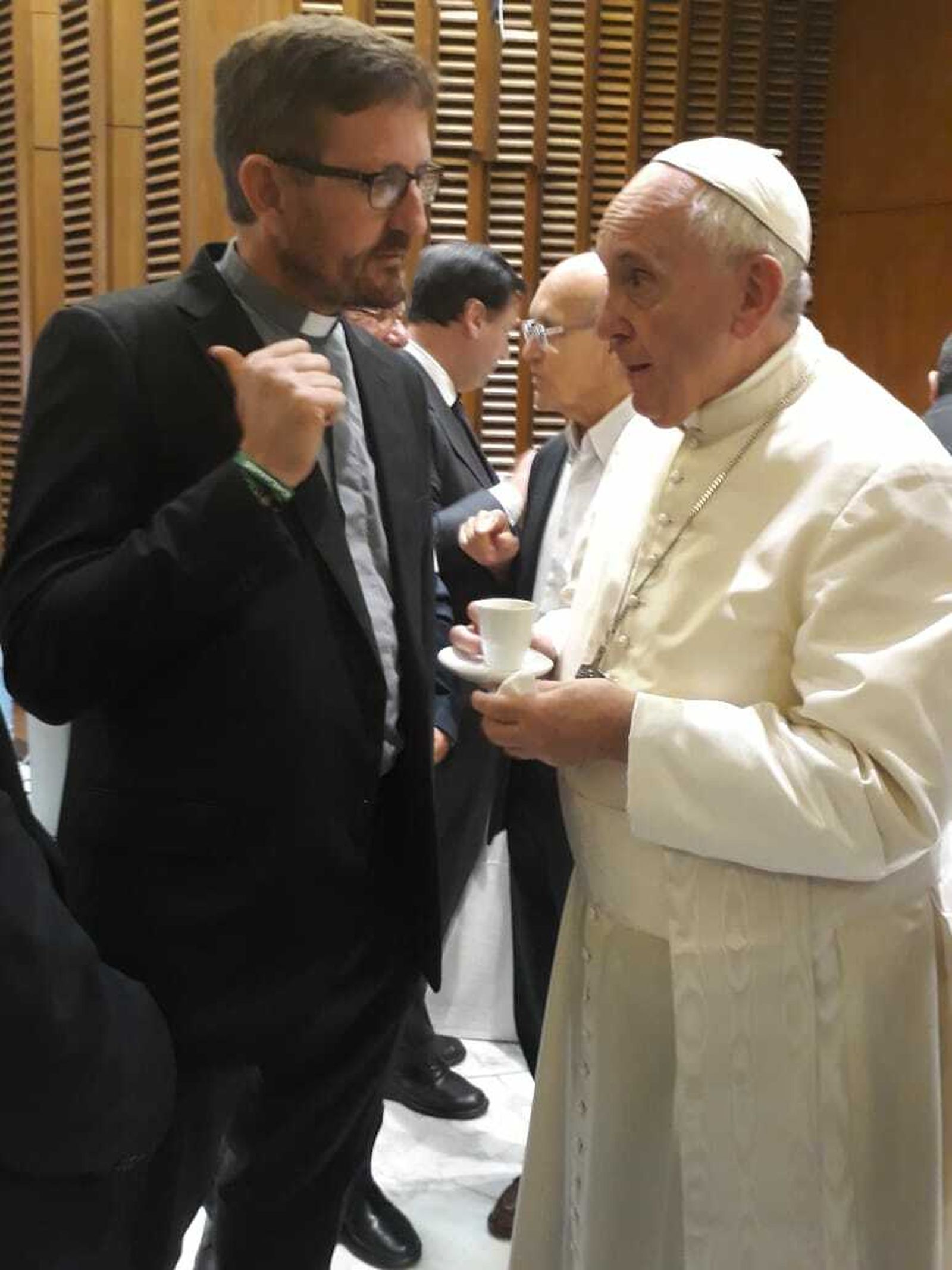 El Papa Francisco conversa con Luis Miguel Modino